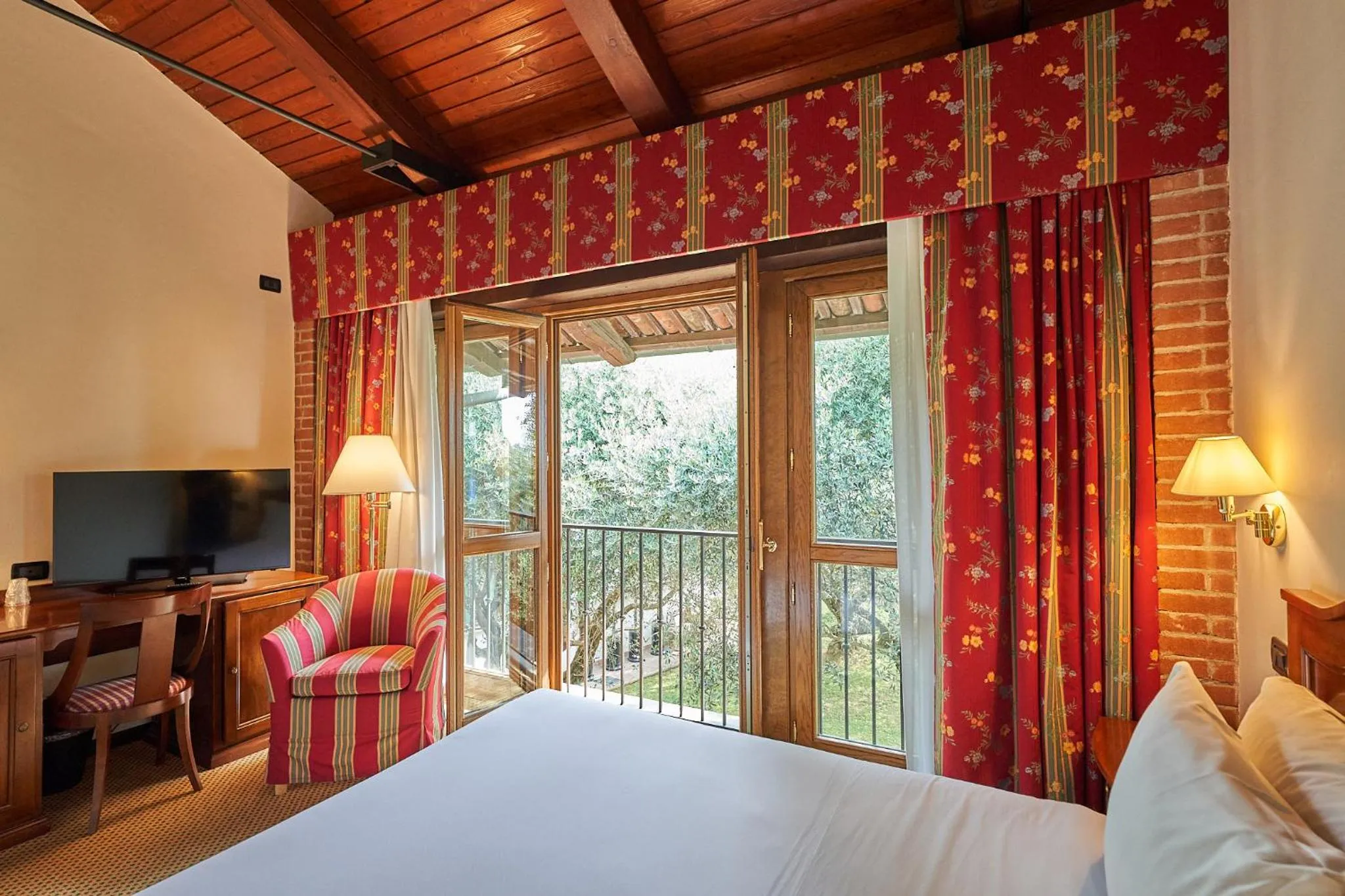 Garden view, Bed in Relais Santo Stefano