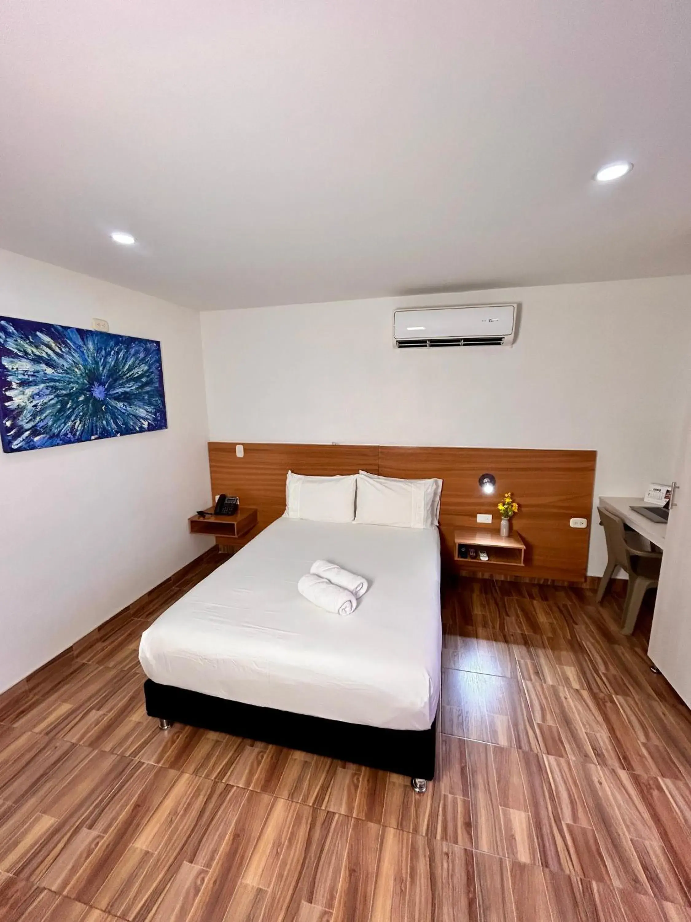 Standard Double Room - single occupancy in Hotel Berdez Standard Double Room - single occupancy in Hotel Berdez