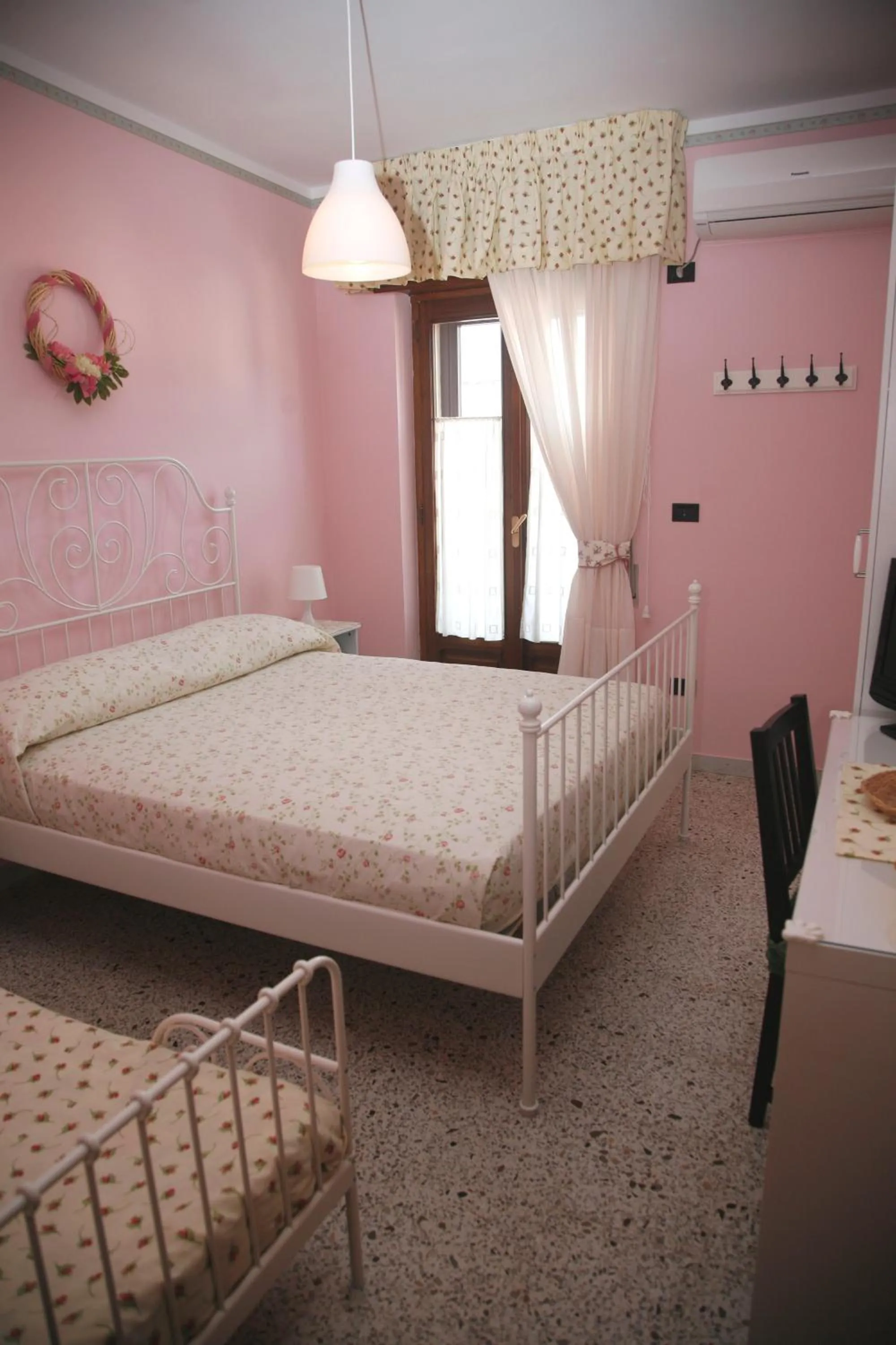 Photo of the whole room, Bed in Trentinara Cilento