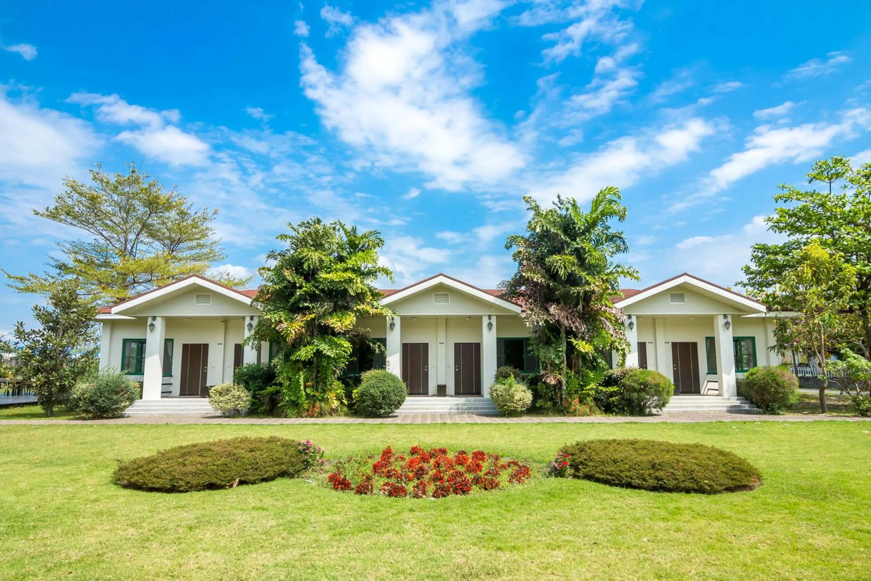 Facade/entrance in Ville Greensward