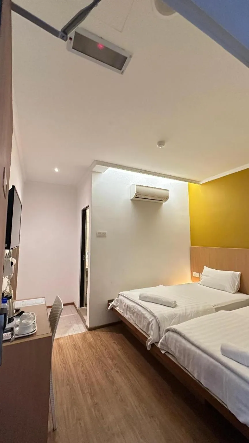 Photo of the whole room, Bed in 1 Million Hotel