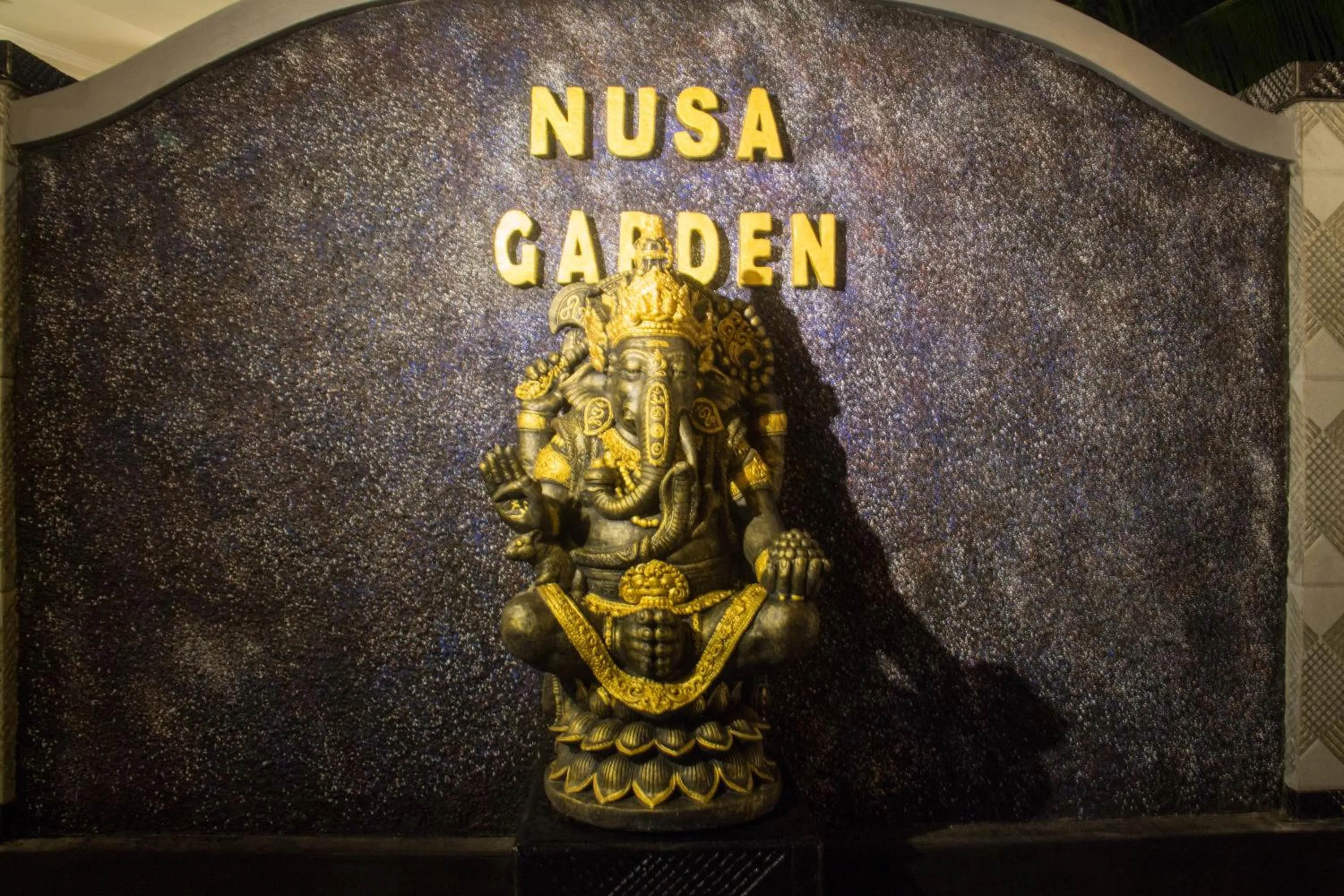 Facade/entrance in Nusa Garden Homestay