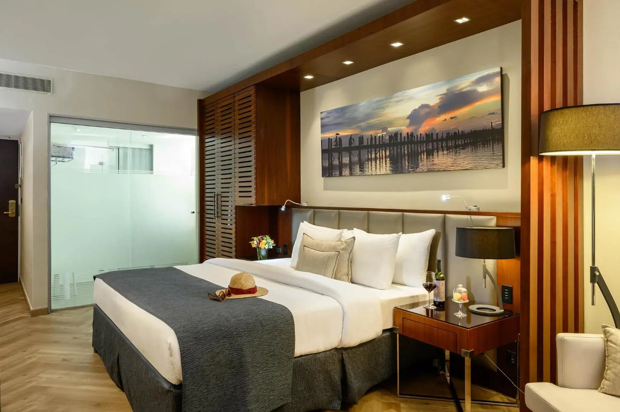 Royal Executive Room with Partial Sea view in Carlton Tel Aviv Hotel – Luxury on the Beach Royal Executive Room with Partial Sea view in Carlton Tel Aviv Hotel – Luxury on the Beach
