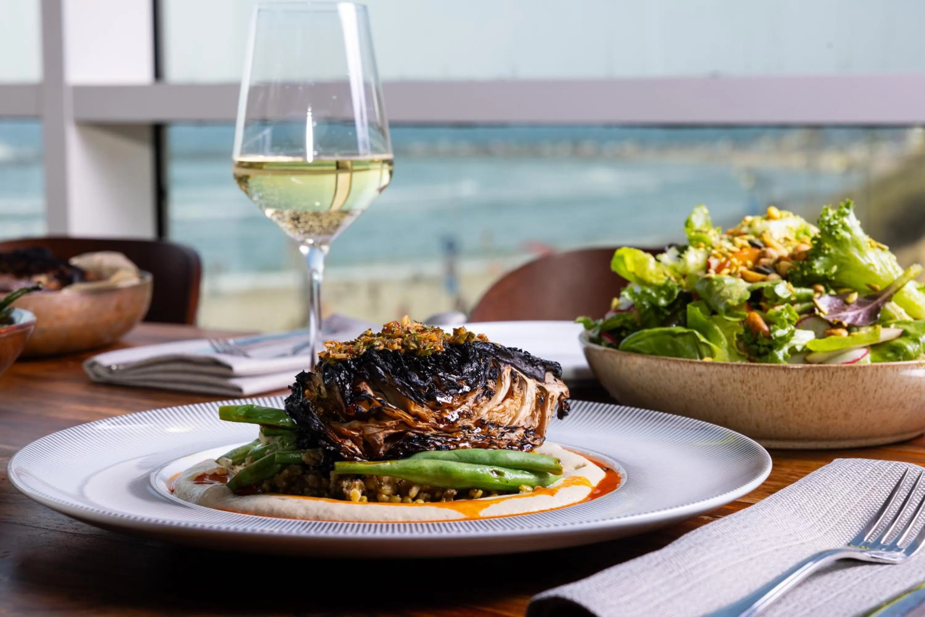 Restaurant/places to eat in Carlton Tel Aviv Hotel – Luxury on the Beach
