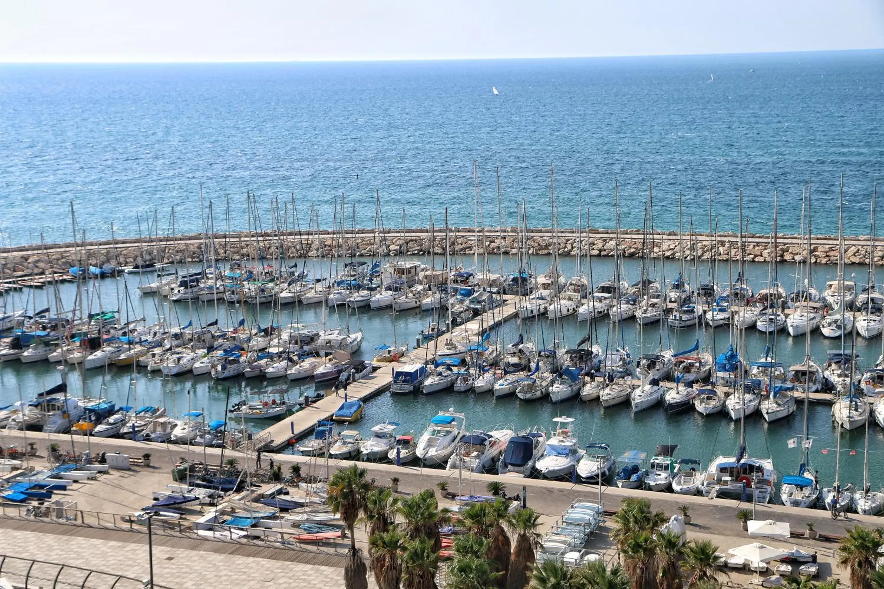 Sea view in Carlton Tel Aviv Hotel – Luxury on the Beach Sea view in Carlton Tel Aviv Hotel – Luxury on the Beach