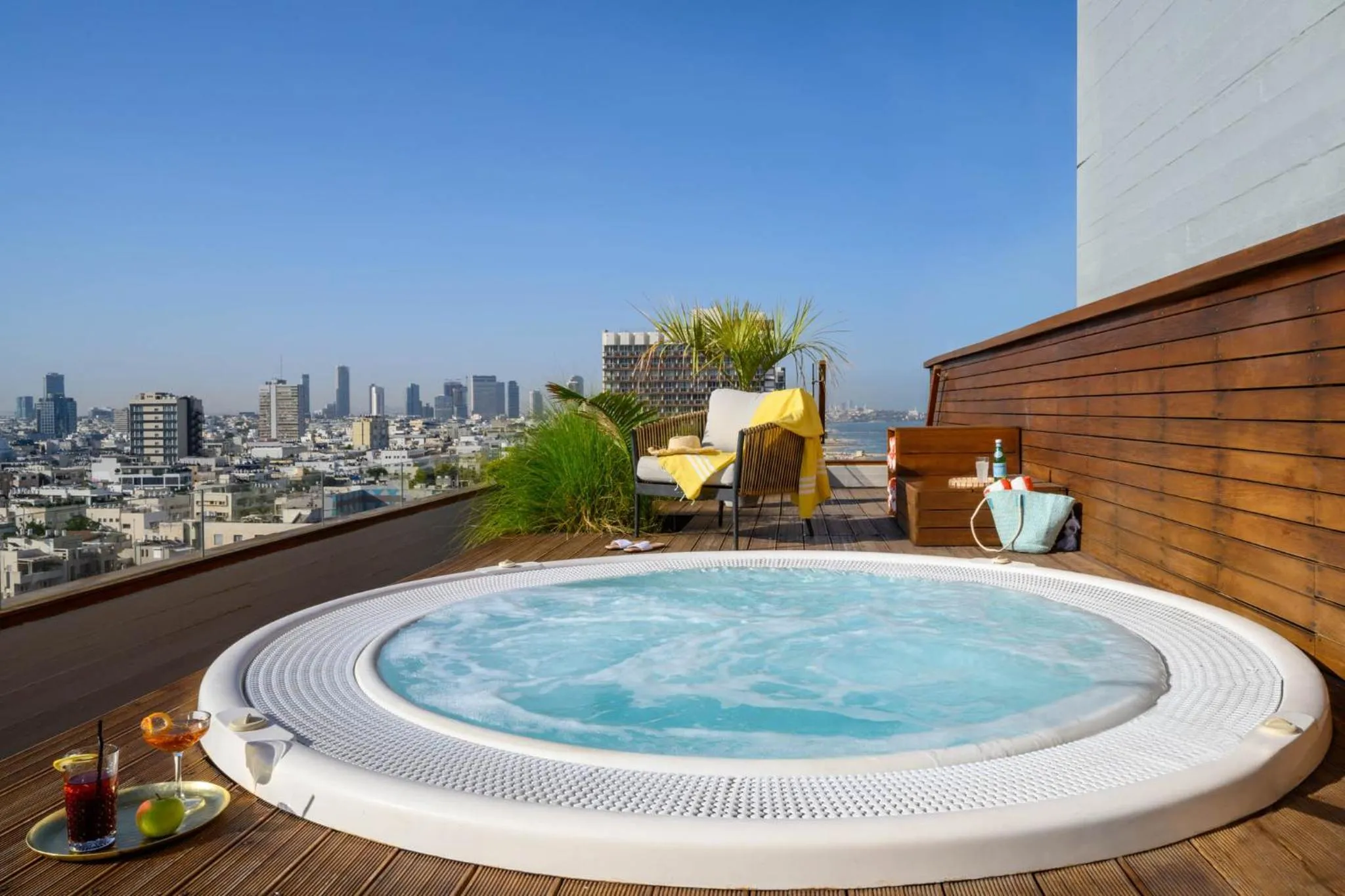 Hot Tub in Carlton Tel Aviv Hotel – Luxury on the Beach