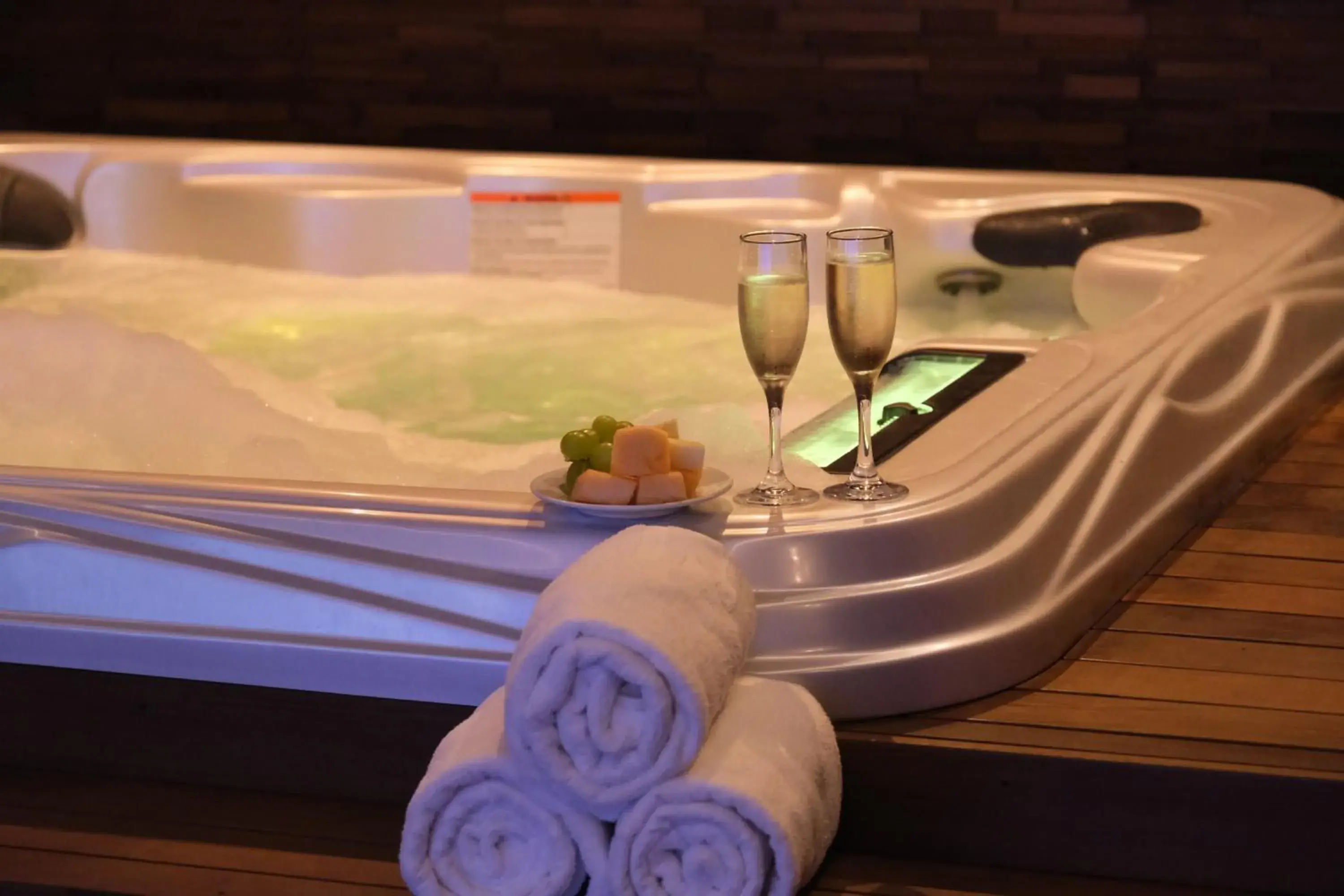 Spa and wellness centre/facilities in Carlton Tel Aviv Hotel – Luxury on the Beach Spa and wellness centre/facilities in Carlton Tel Aviv Hotel – Luxury on the Beach