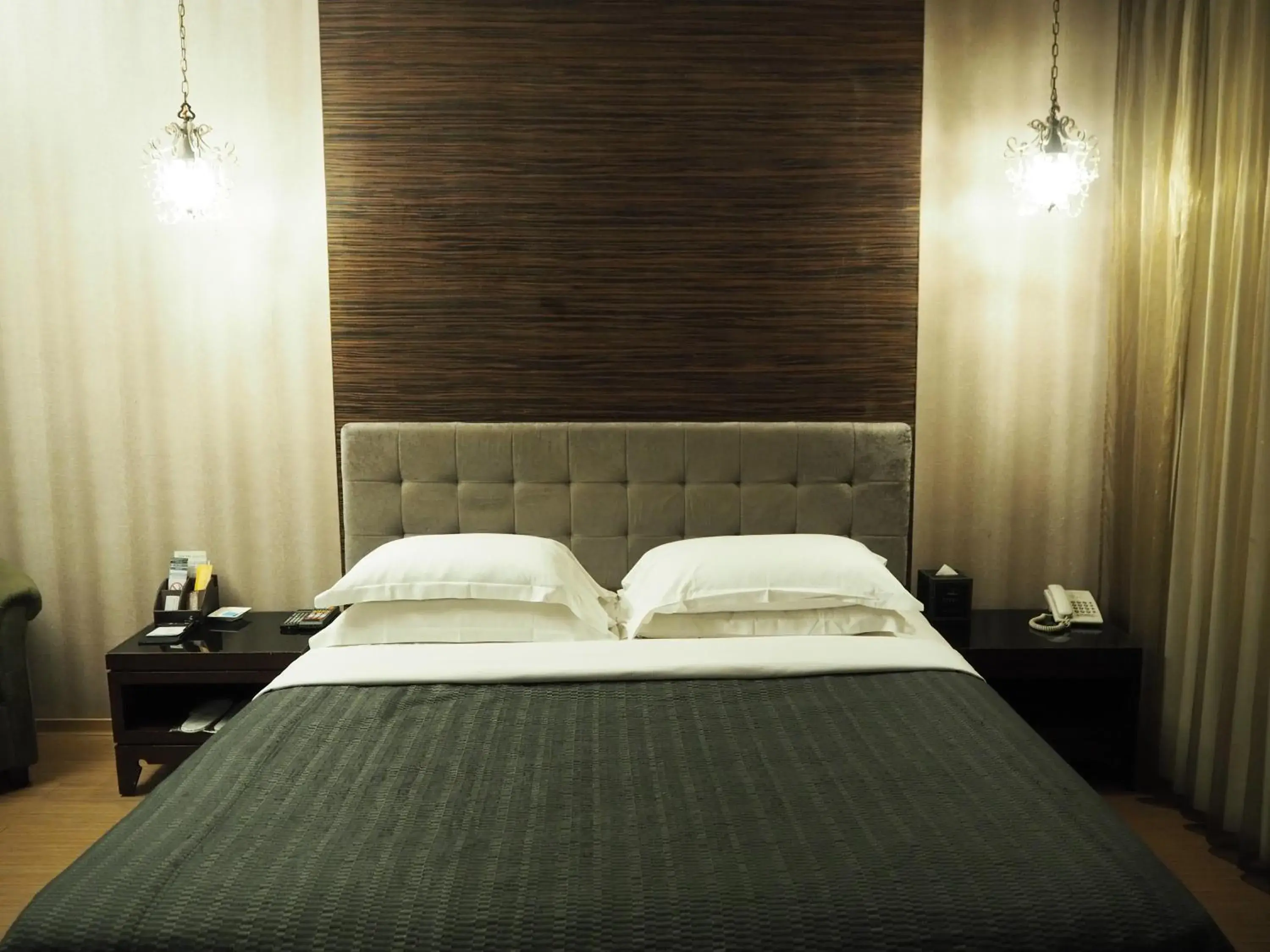 Decorative detail, Bed in The Riverside Hotel & Motel Decorative detail, Bed in The Riverside Hotel & Motel