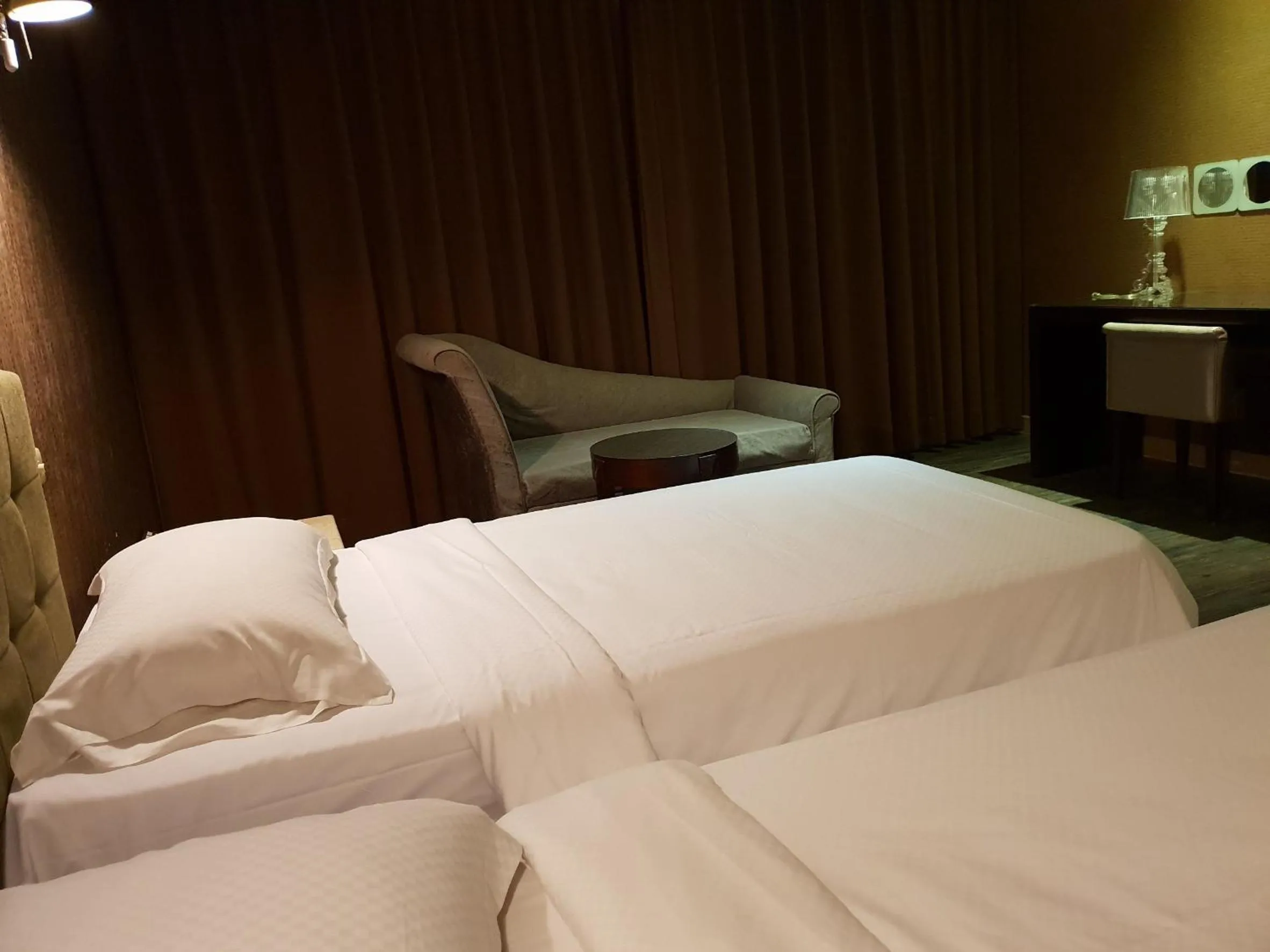 Bedroom, Bed in The Riverside Hotel & Motel