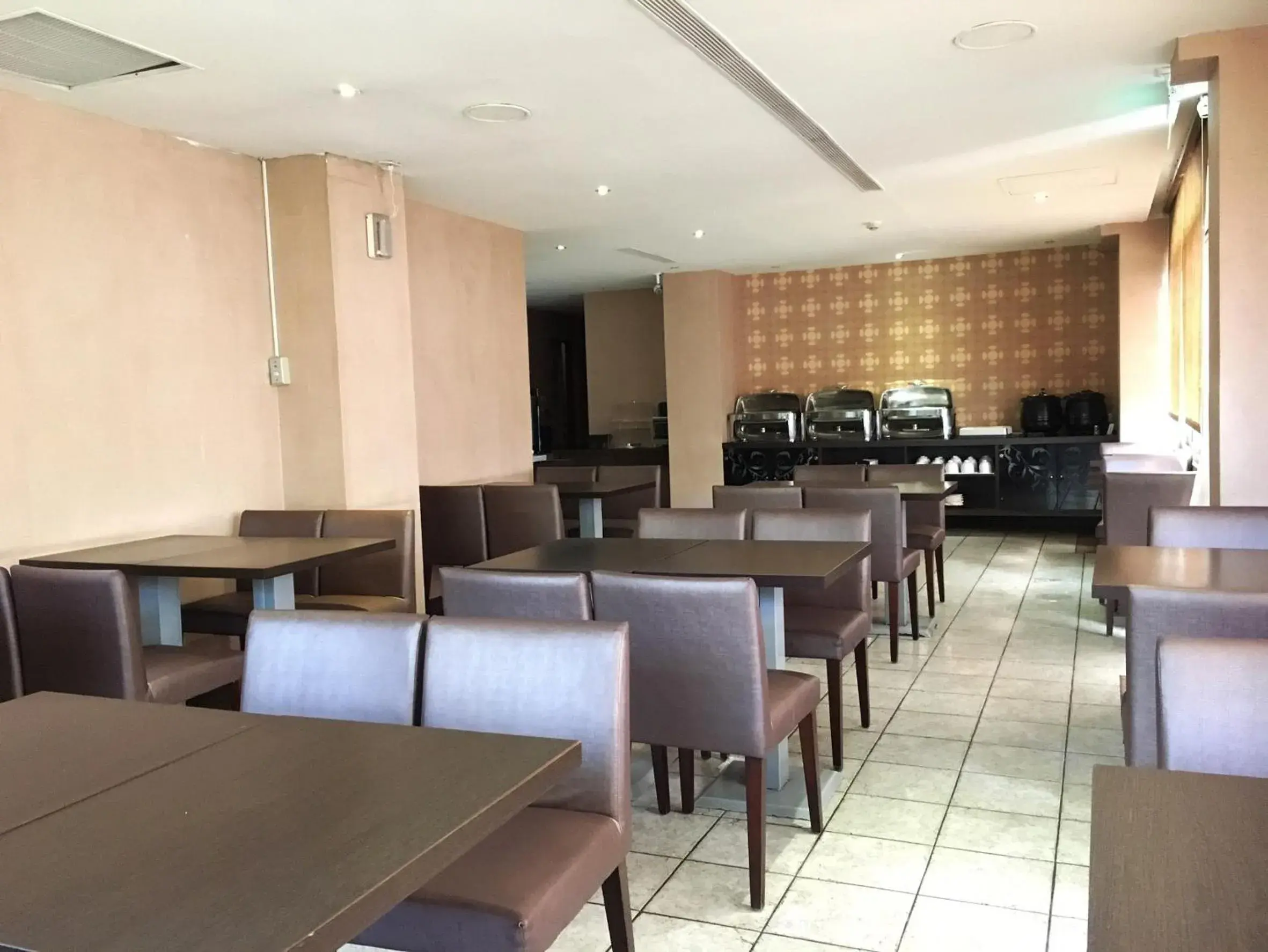 Restaurant/places to eat in The Riverside Hotel & Motel Restaurant/places to eat in The Riverside Hotel & Motel