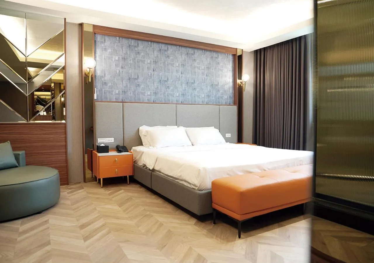 Bedroom, Bed in The Riverside Hotel & Motel