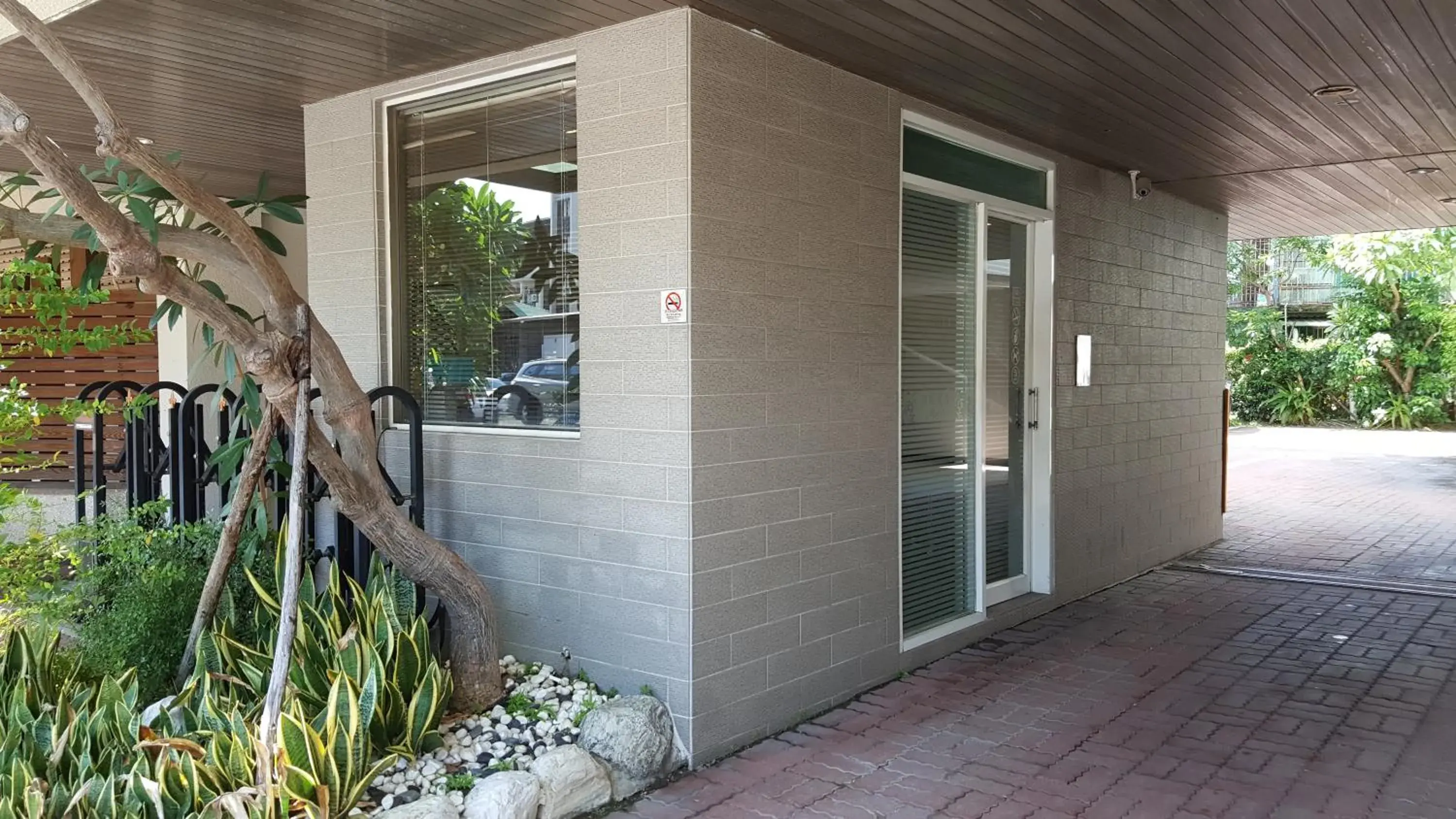 Facade/entrance in The Riverside Hotel & Motel Facade/entrance in The Riverside Hotel & Motel