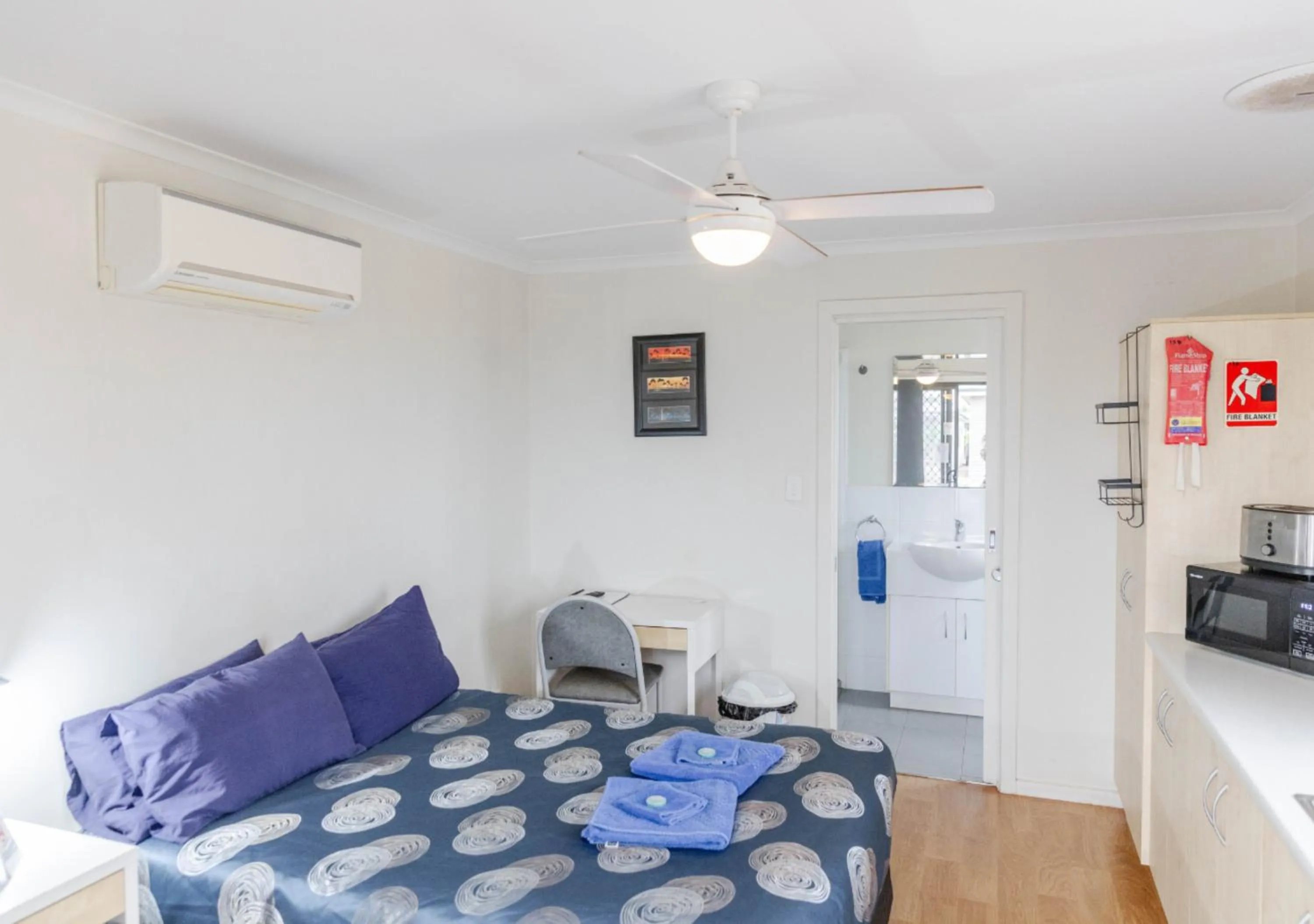 Bed in The Sundowner Cabin & Tourist Park