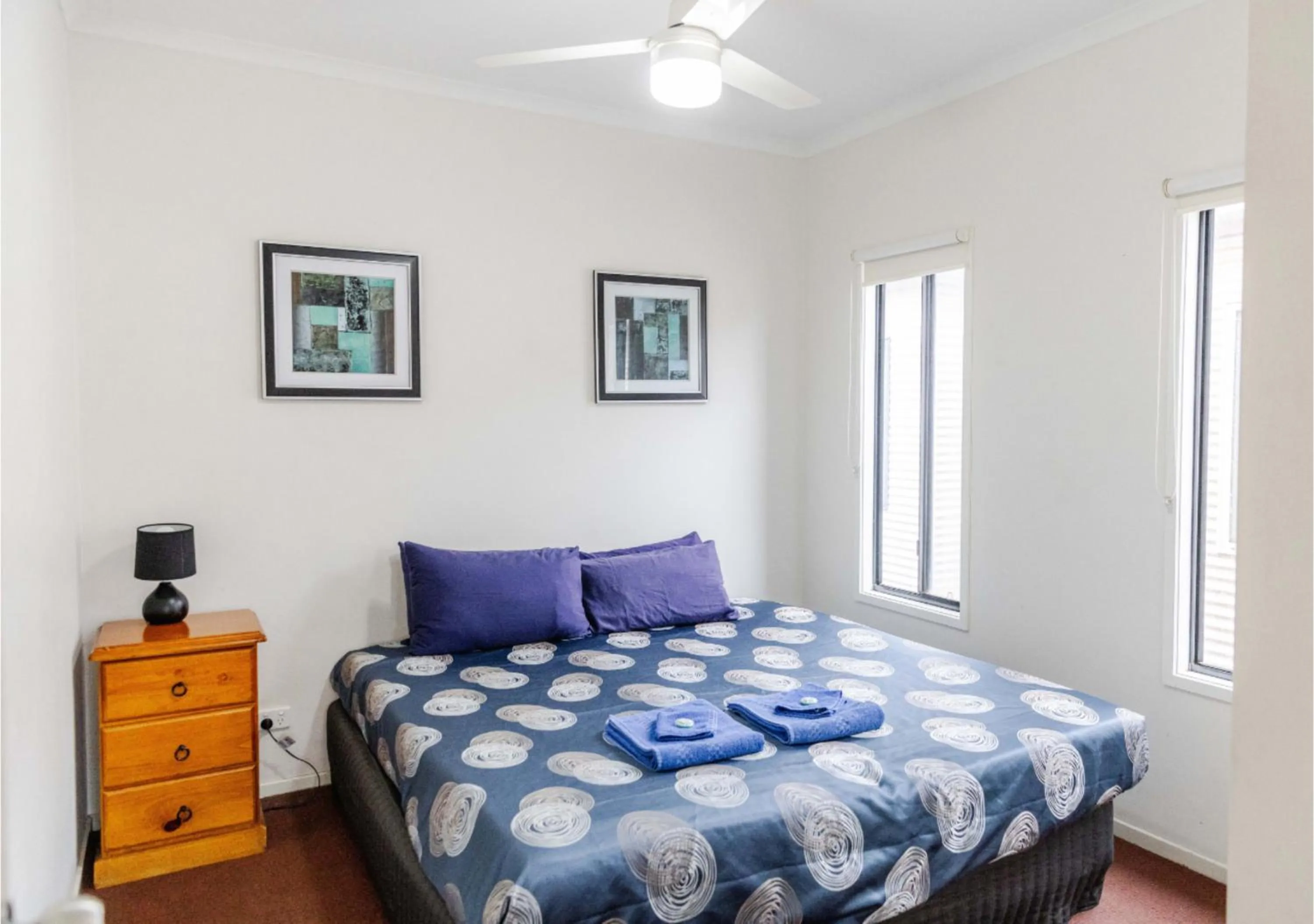 Bedroom, Bed in The Sundowner Cabin & Tourist Park