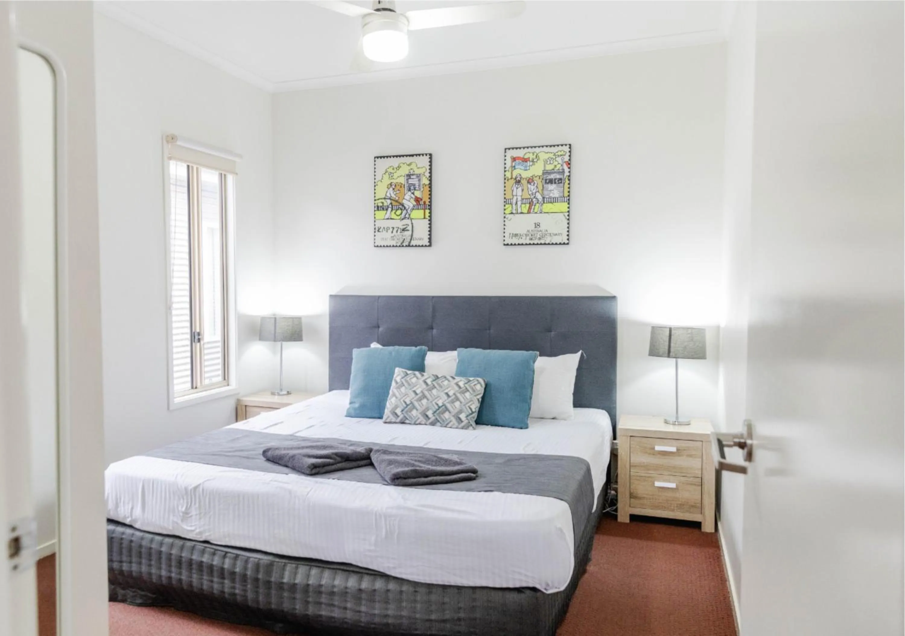 Bedroom, Bed in The Sundowner Cabin & Tourist Park