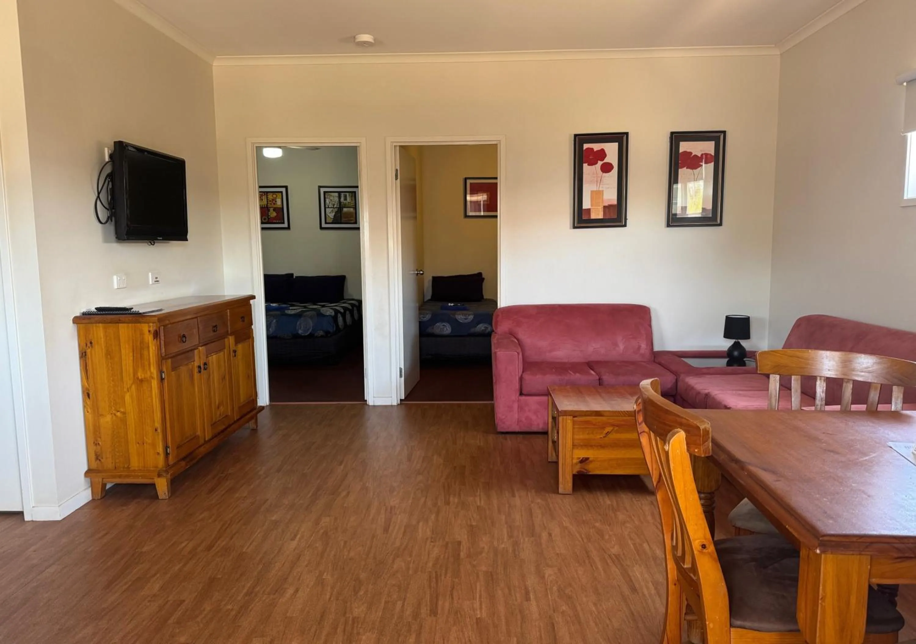 Living room in The Sundowner Cabin & Tourist Park