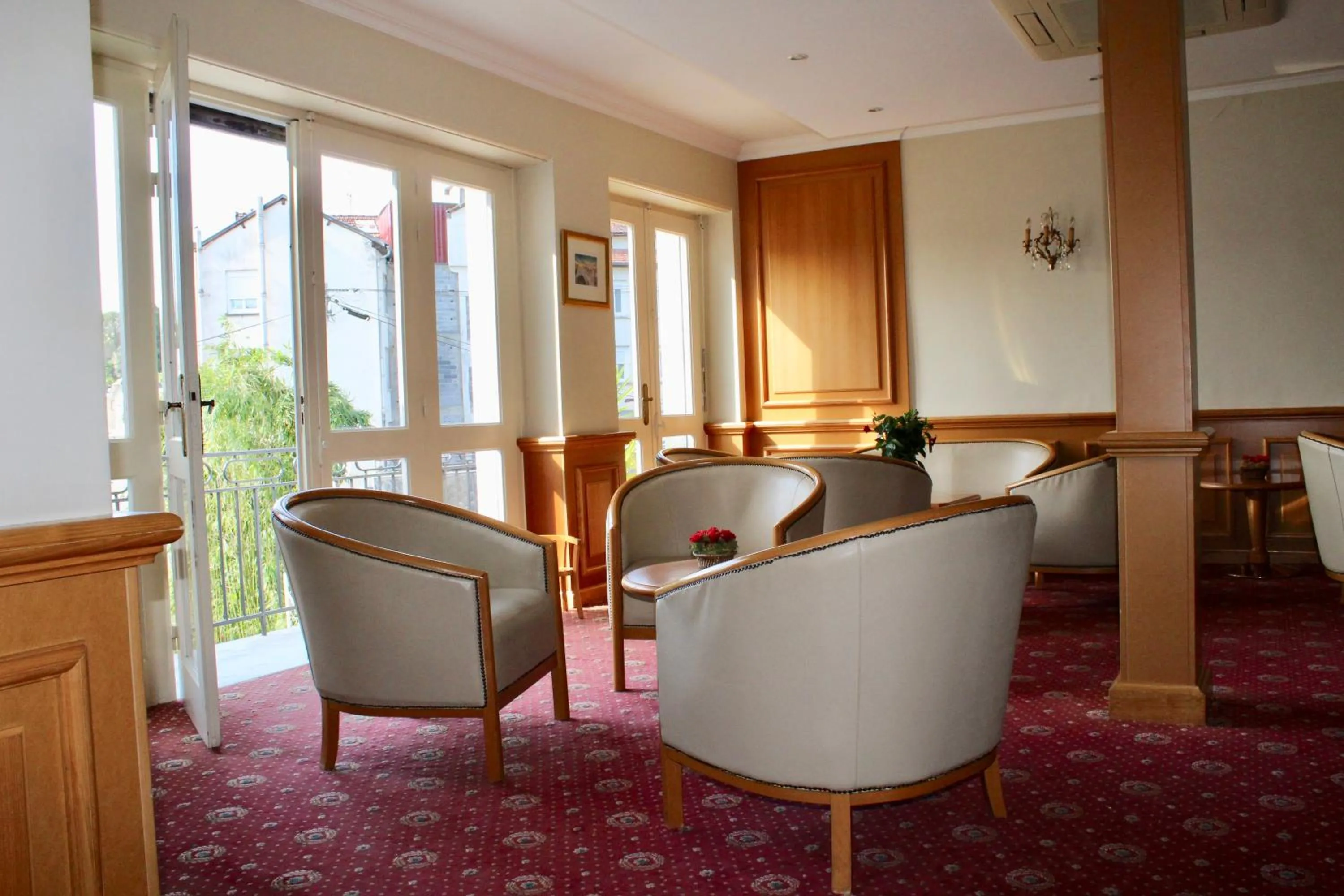 Communal lounge/ TV room in Hôtel Sainte Marie