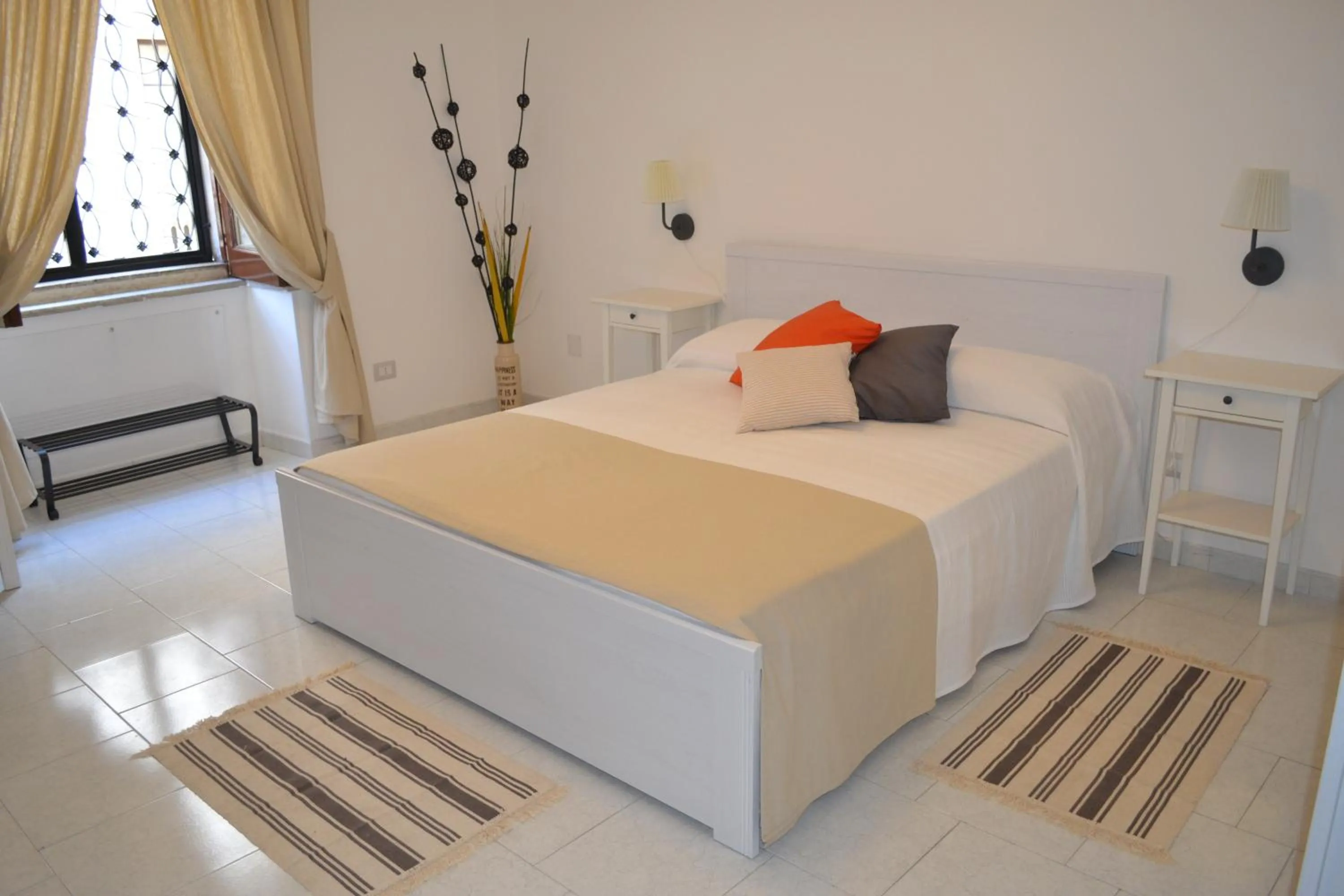 Photo of the whole room, Bed in Il Cortiletto Di Piazza Verga