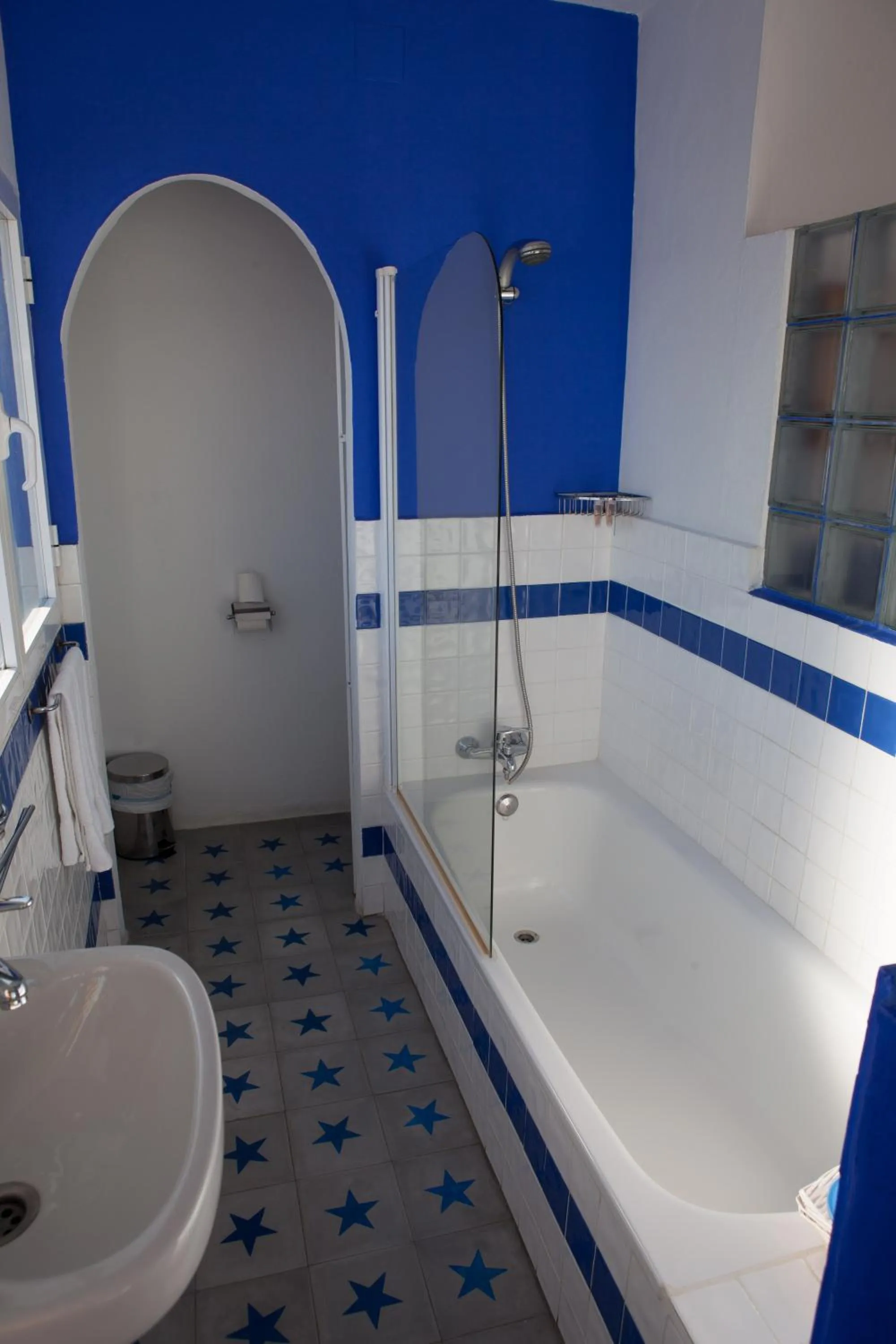 Shower in La Estrella de Tarifa