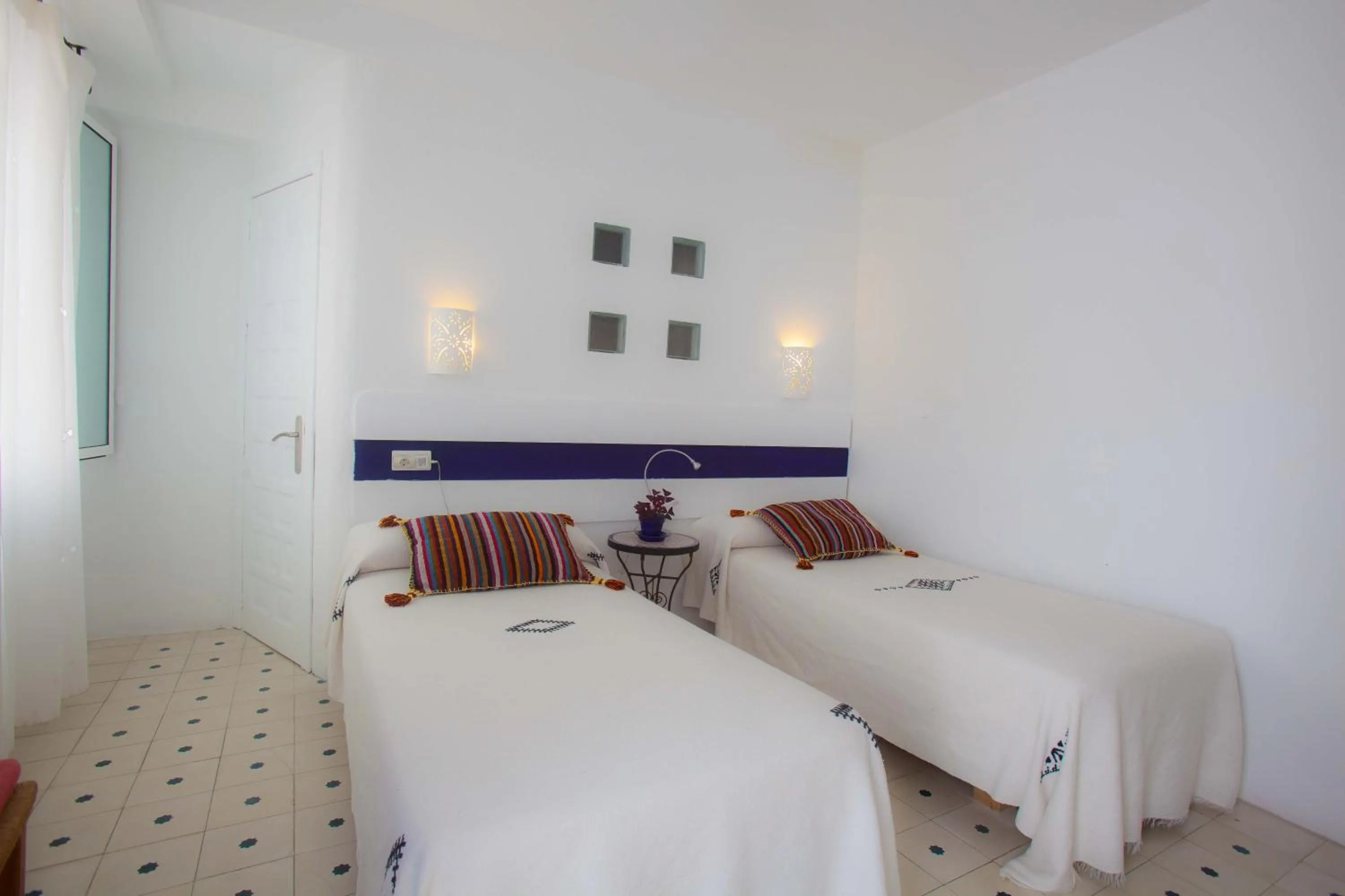 Photo of the whole room, Bed in La Estrella de Tarifa