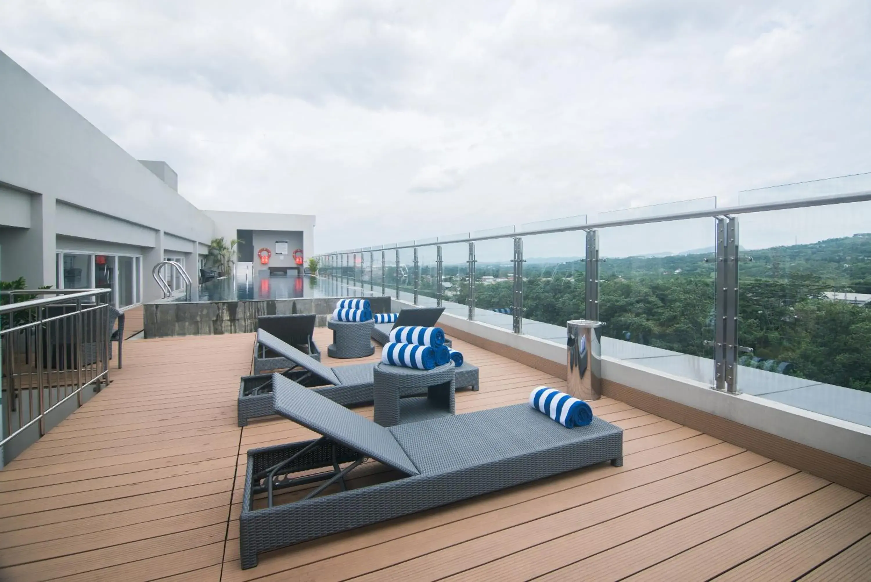 Swimming pool in Bigland Hotel & Convention Sentul Swimming pool in Bigland Hotel & Convention Sentul