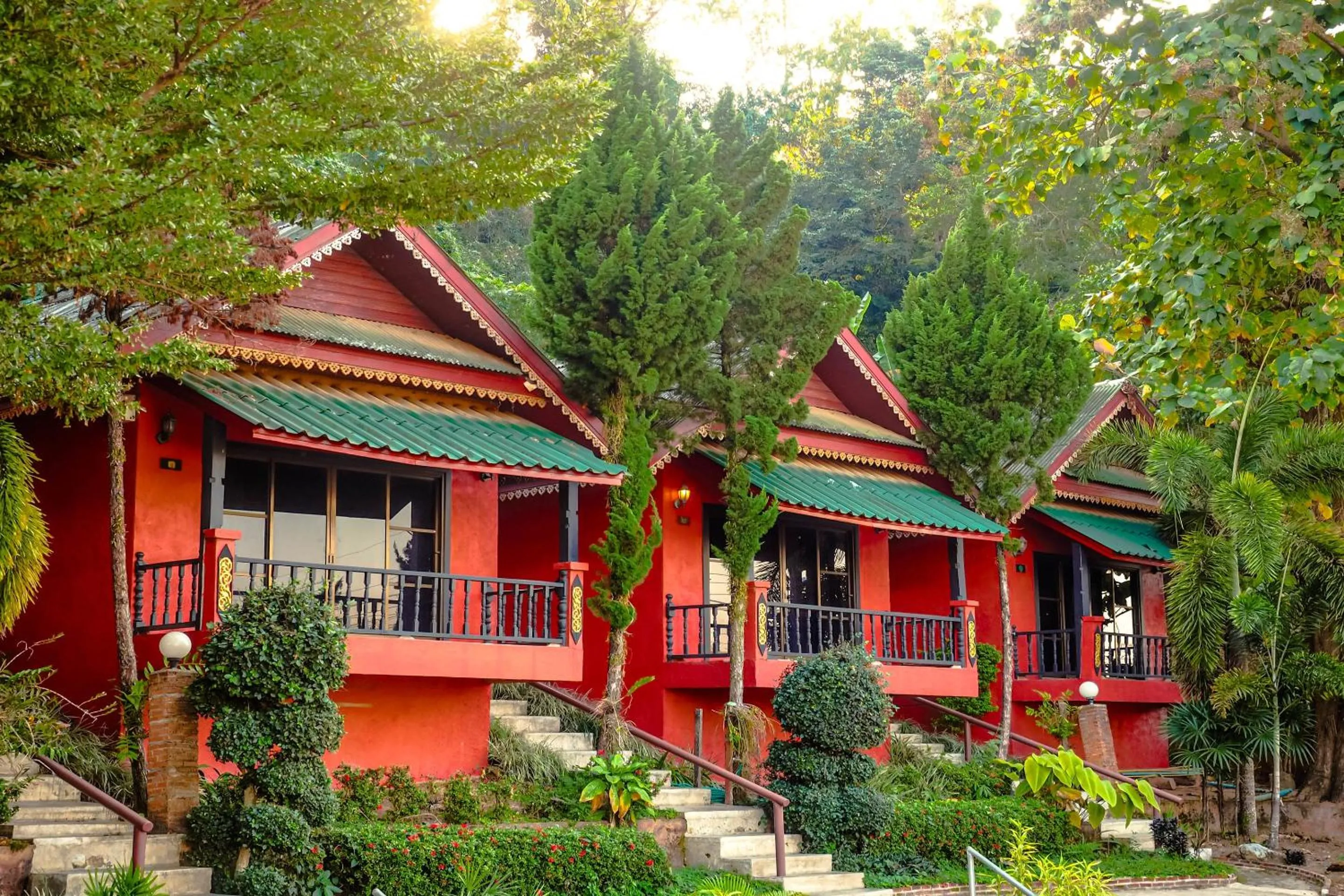 Facade/entrance in OYO 490 Chiangsan Golden Land Resort2