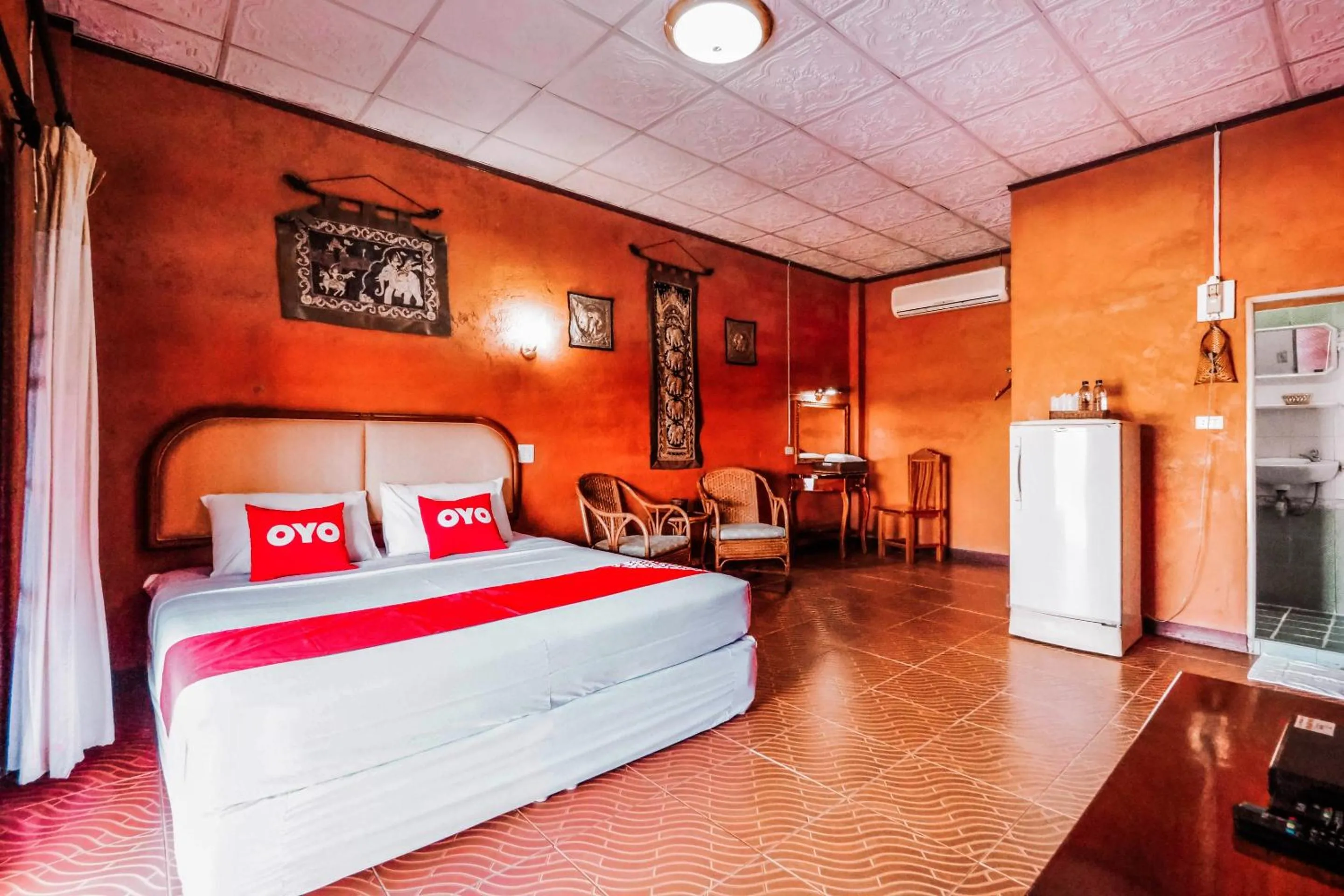 Bedroom, Bed in OYO 490 Chiangsan Golden Land Resort2