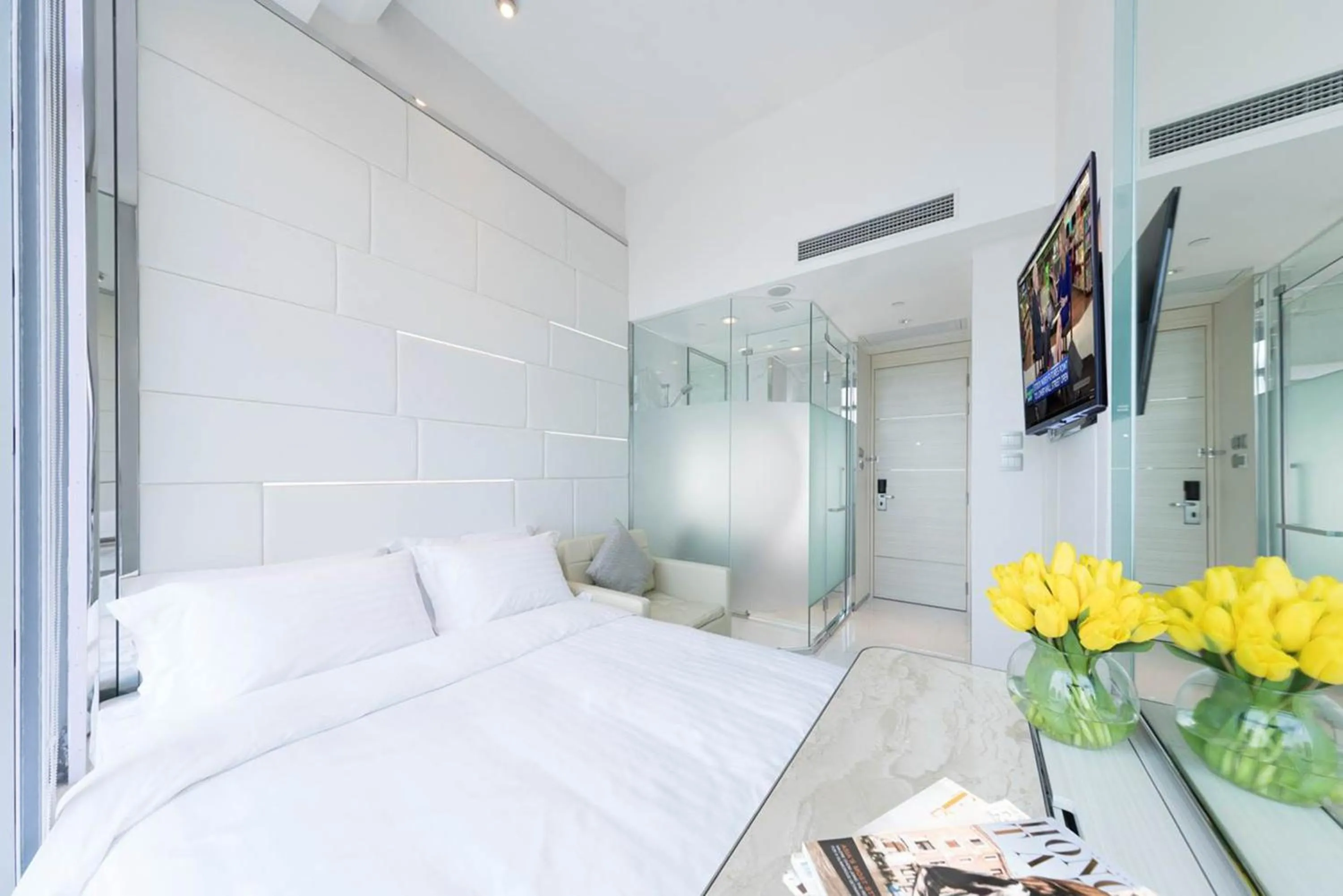 Photo of the whole room, Bed in iclub To Kwa Wan Hotel