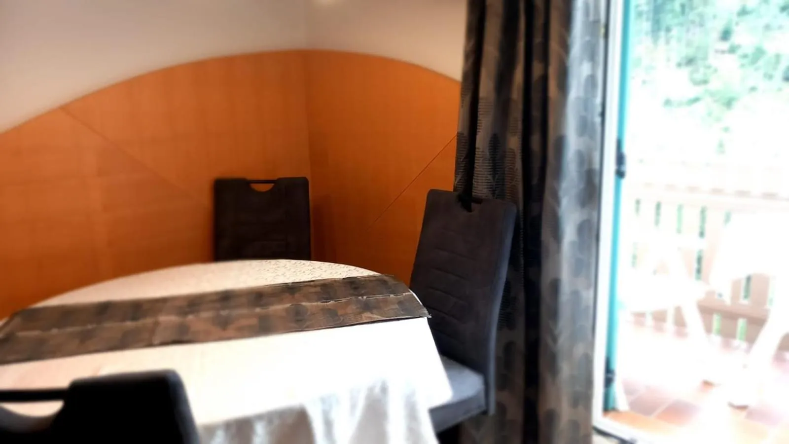 Dining area, Bed in Residence Wiesenheim