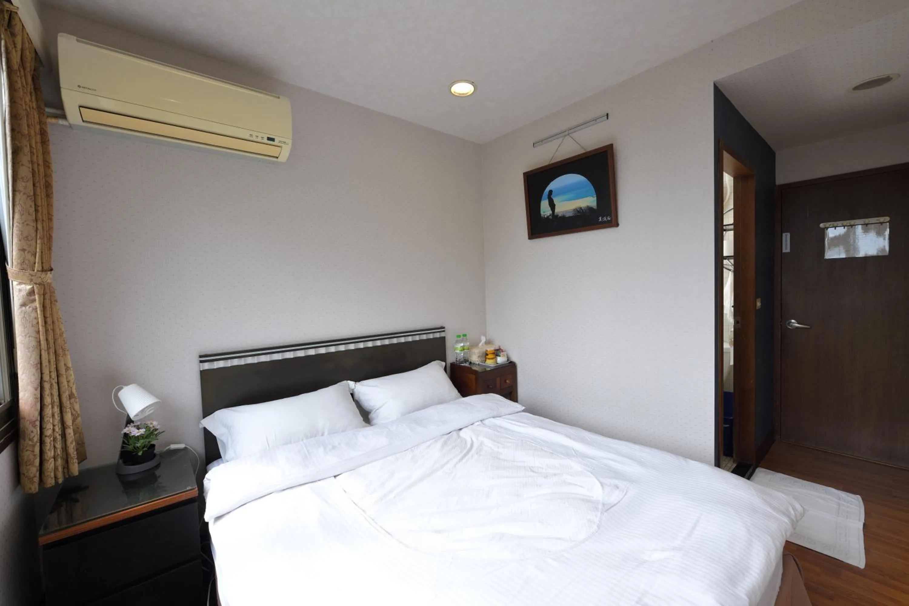 Photo of the whole room, Bed in Levite Villa