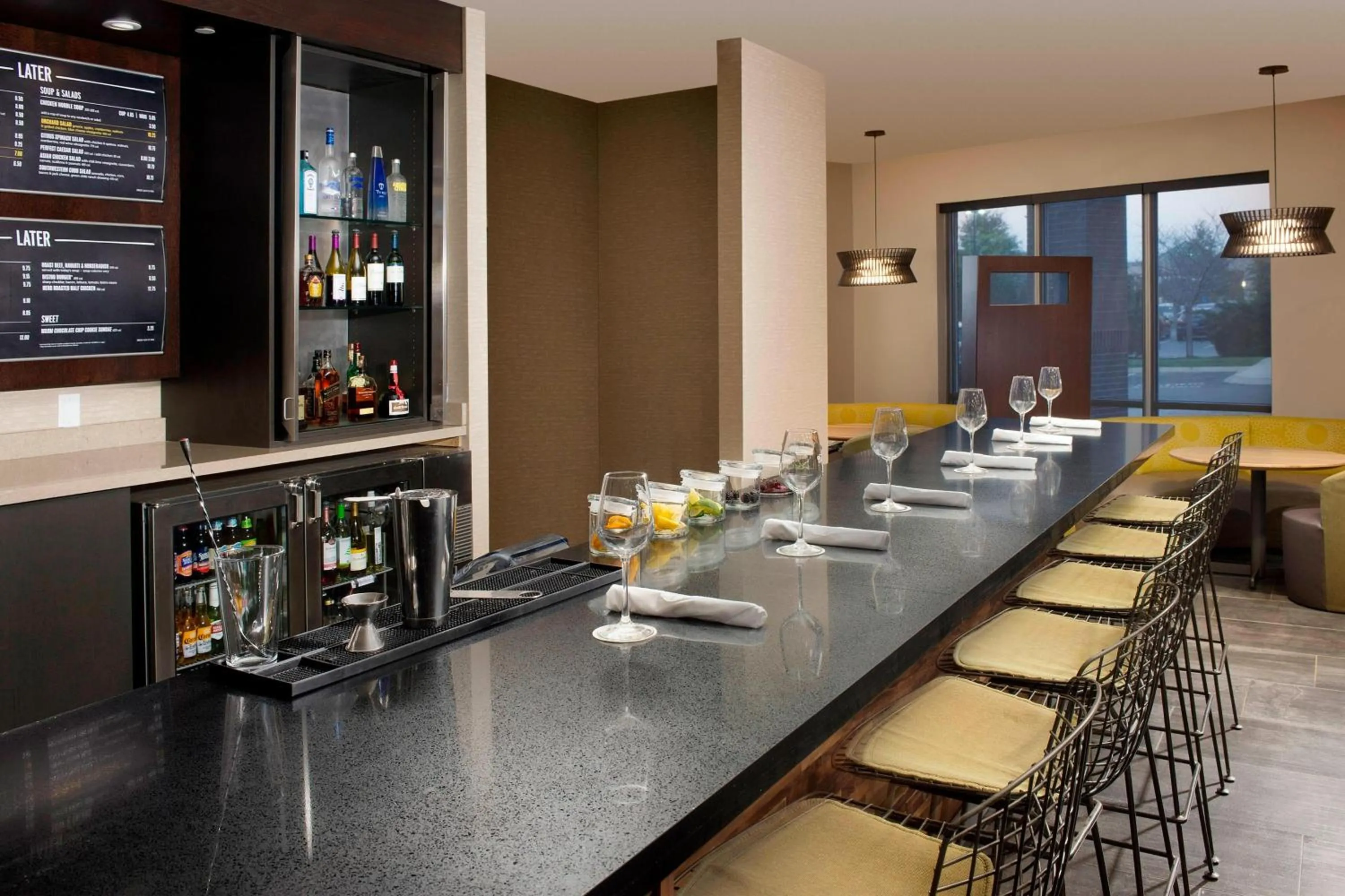 Lounge or bar in Courtyard by Marriott Nashville SE/Murfreesboro