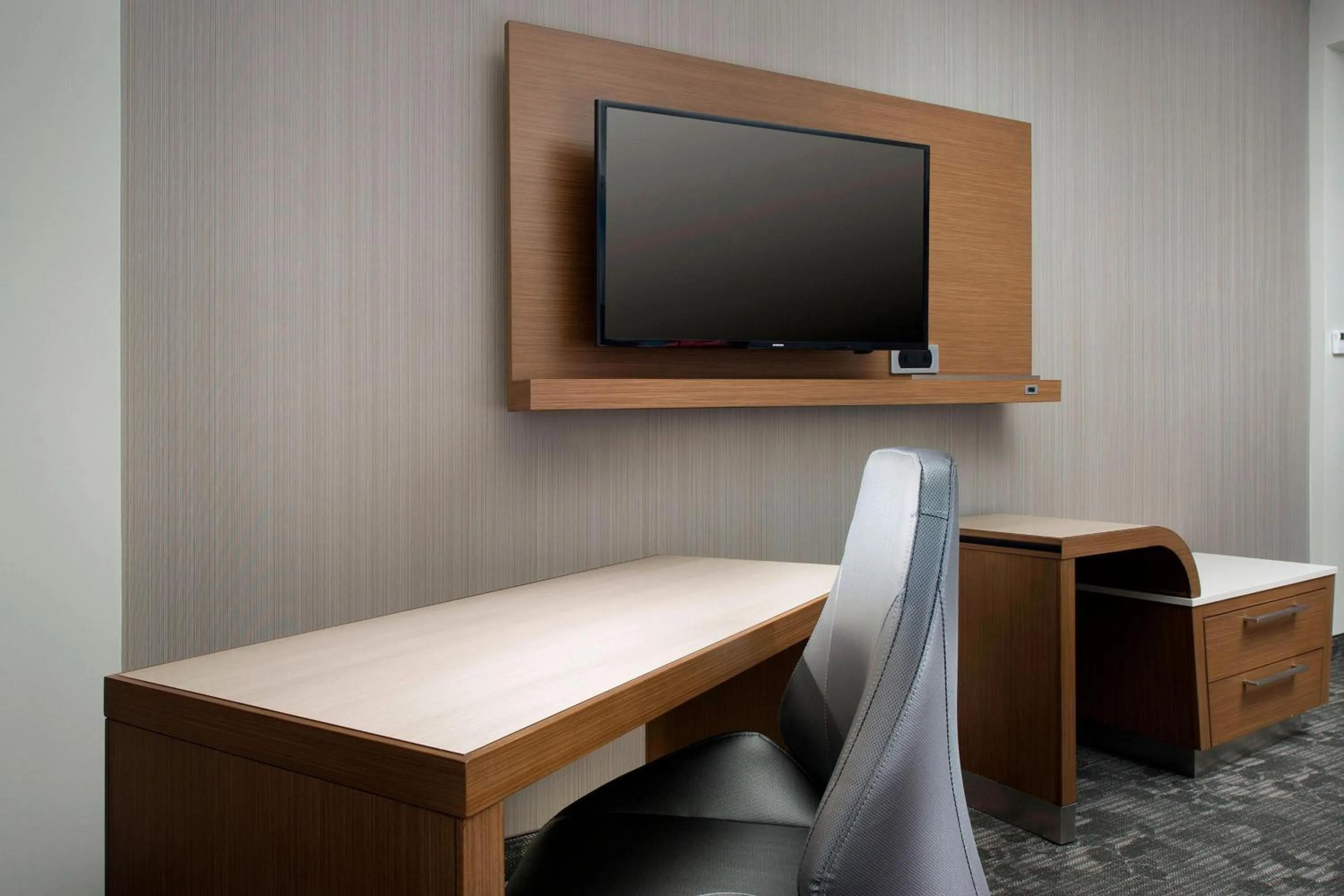 Photo of the whole room in Courtyard by Marriott Nashville SE/Murfreesboro