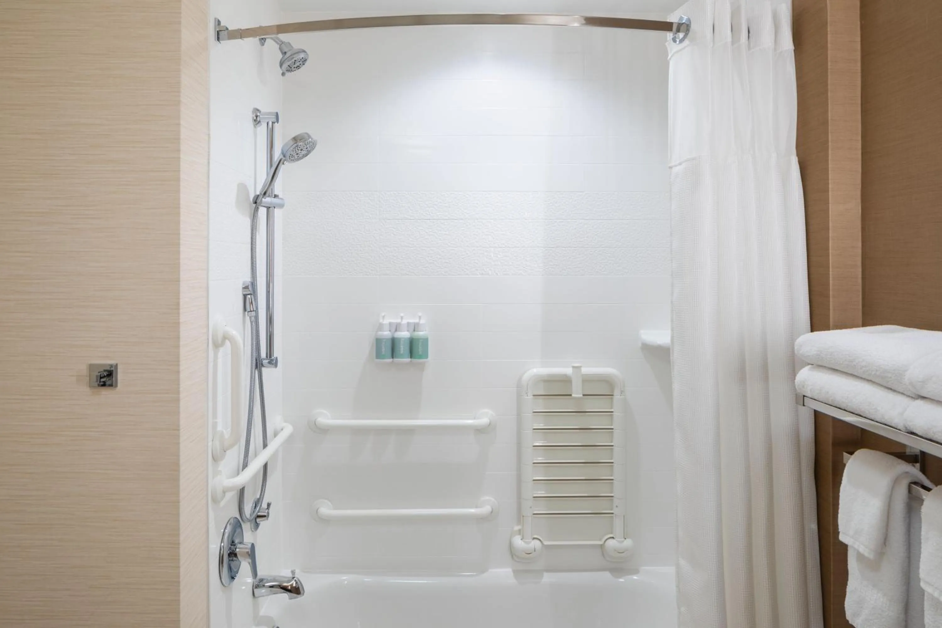 Bathroom in Fairfield Inn & Suites by Marriott Chillicothe