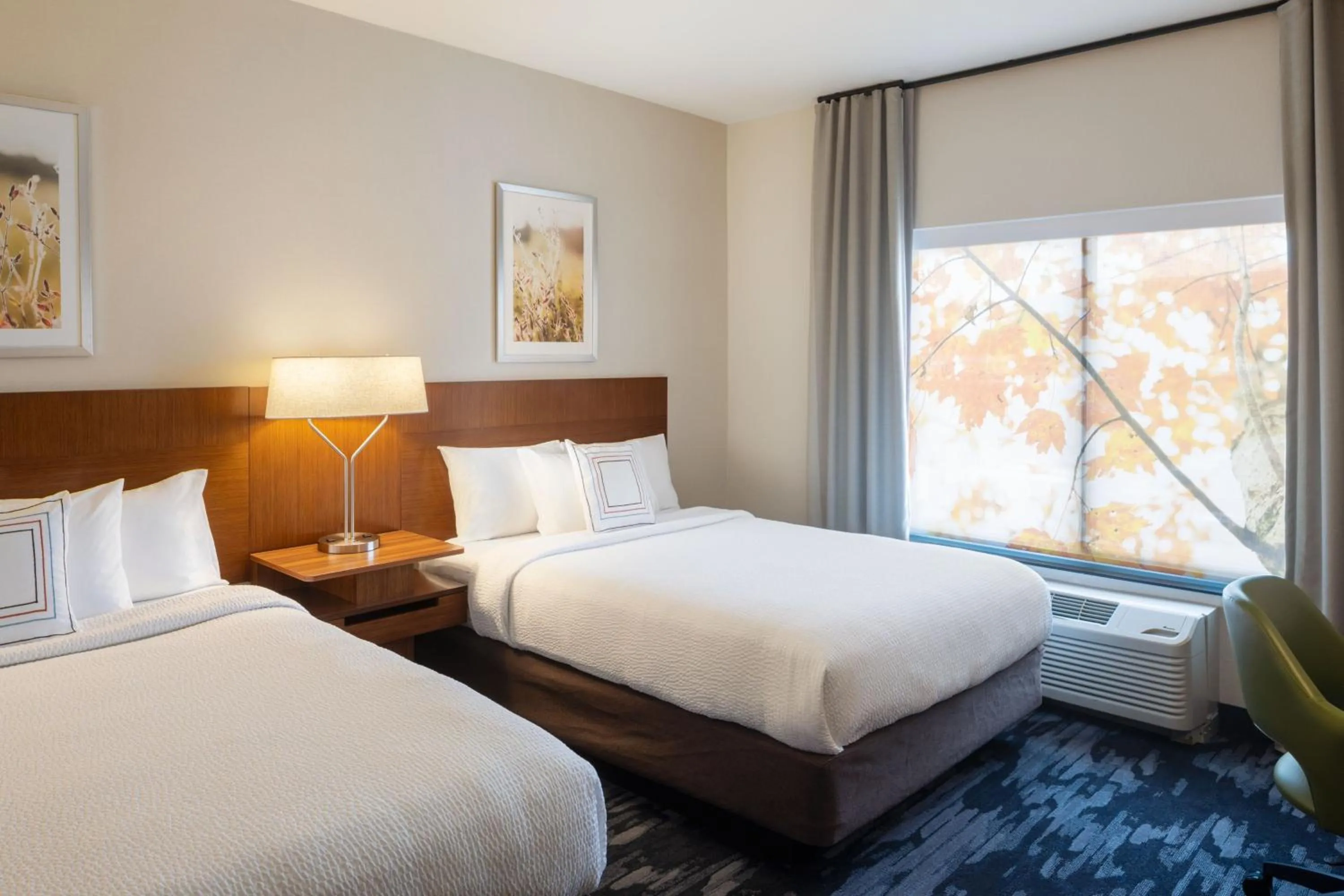 Photo of the whole room, Bed in Fairfield Inn & Suites by Marriott Chillicothe