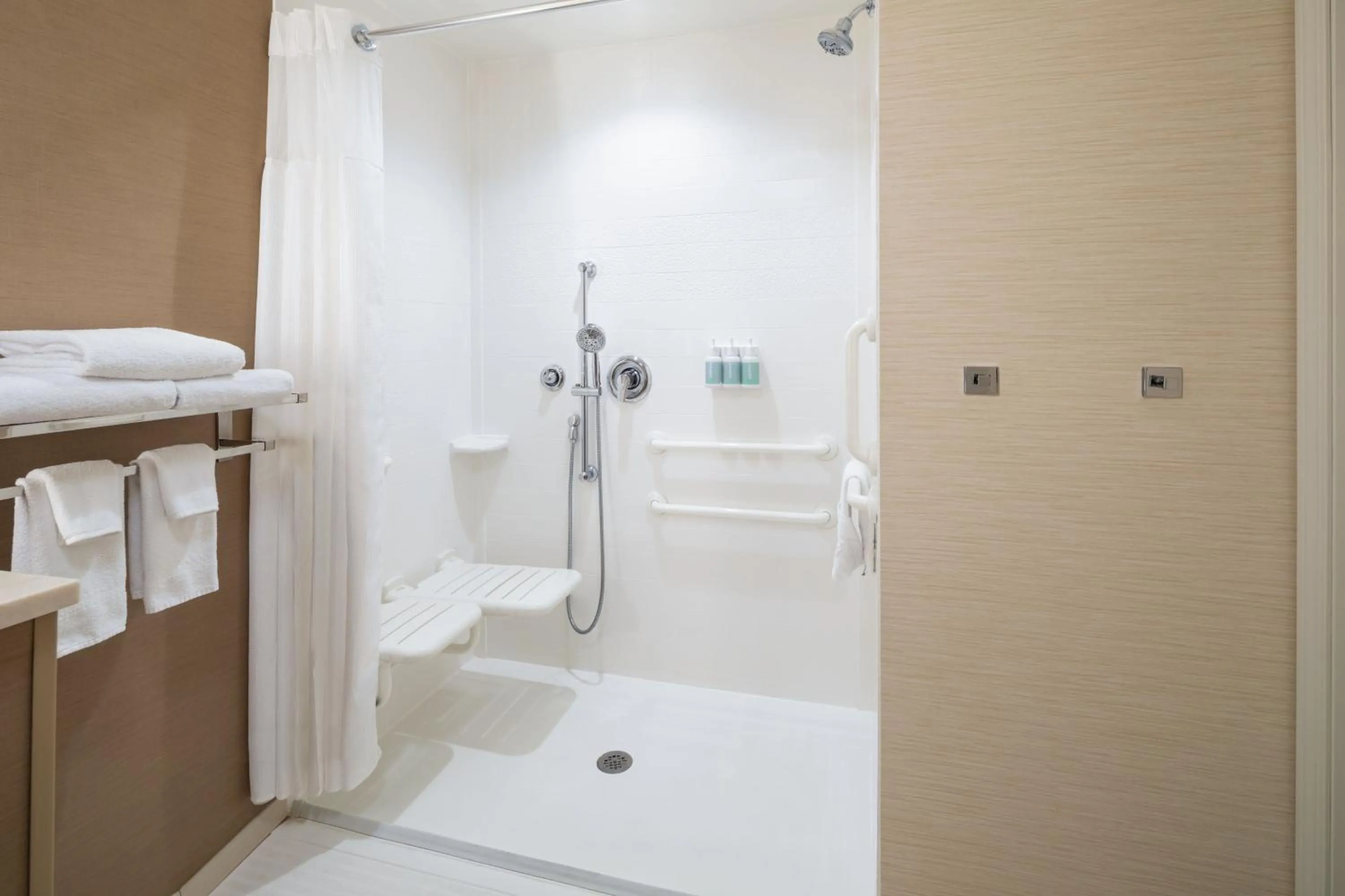 Bathroom in Fairfield Inn & Suites by Marriott Chillicothe