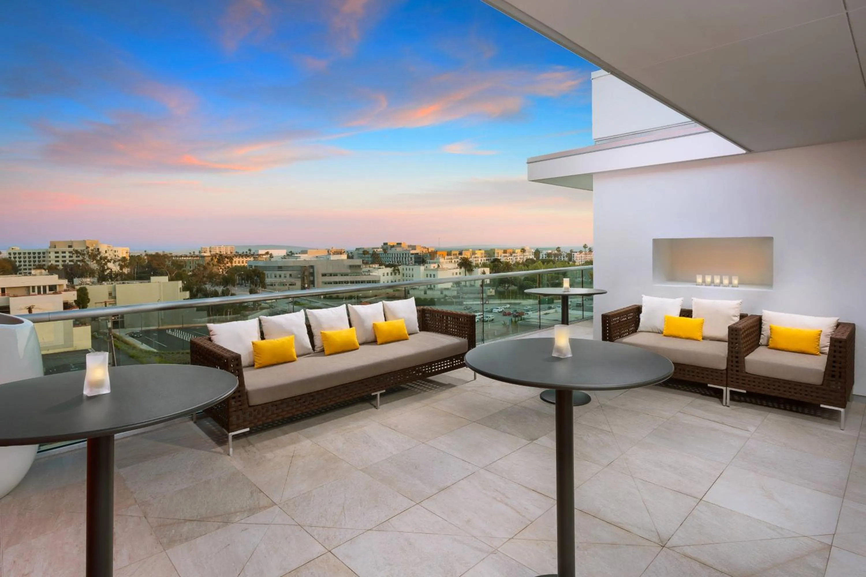 Meeting/conference room in Courtyard by Marriott Santa Monica