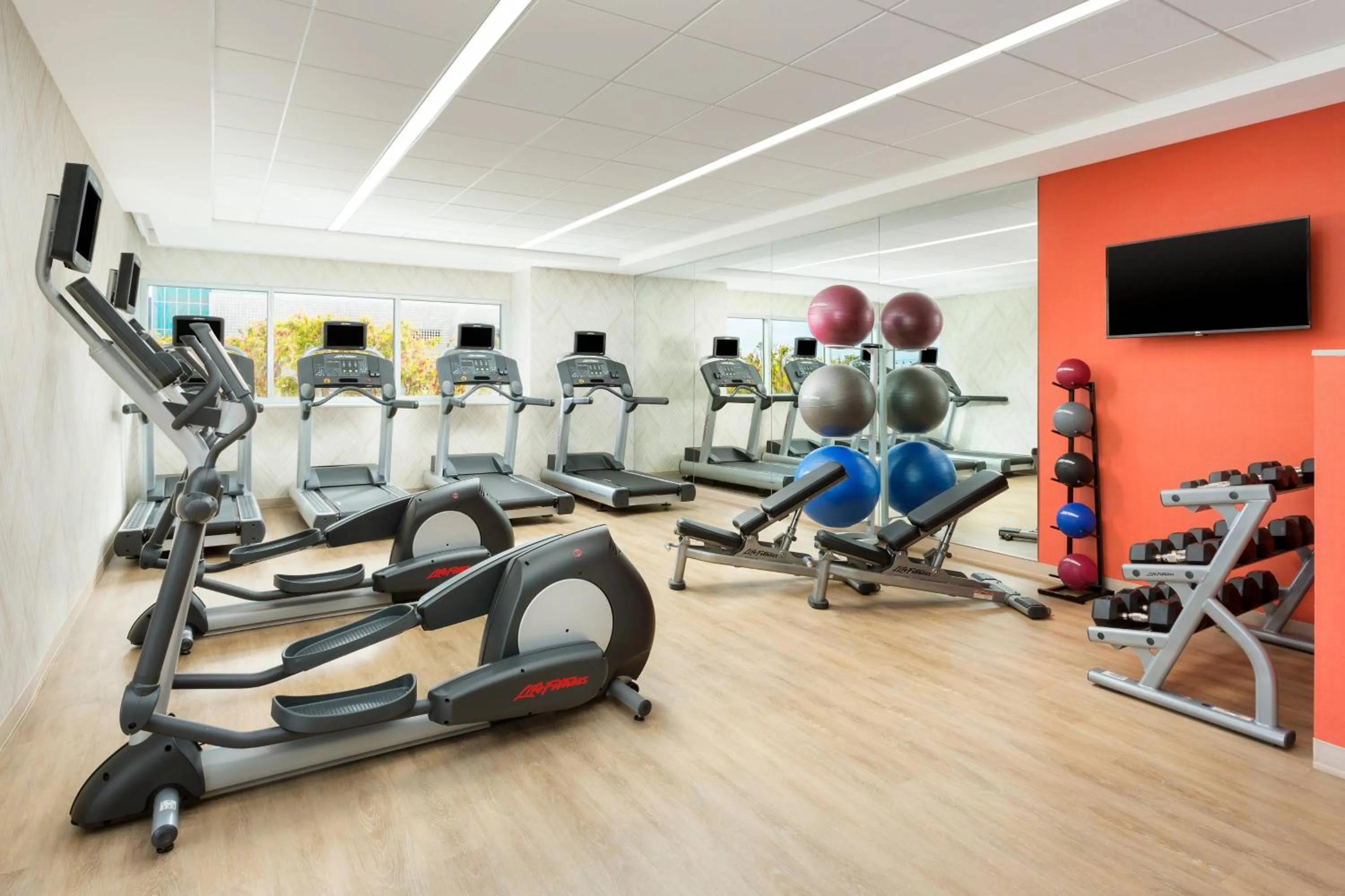 Fitness centre/facilities in Courtyard by Marriott Santa Monica