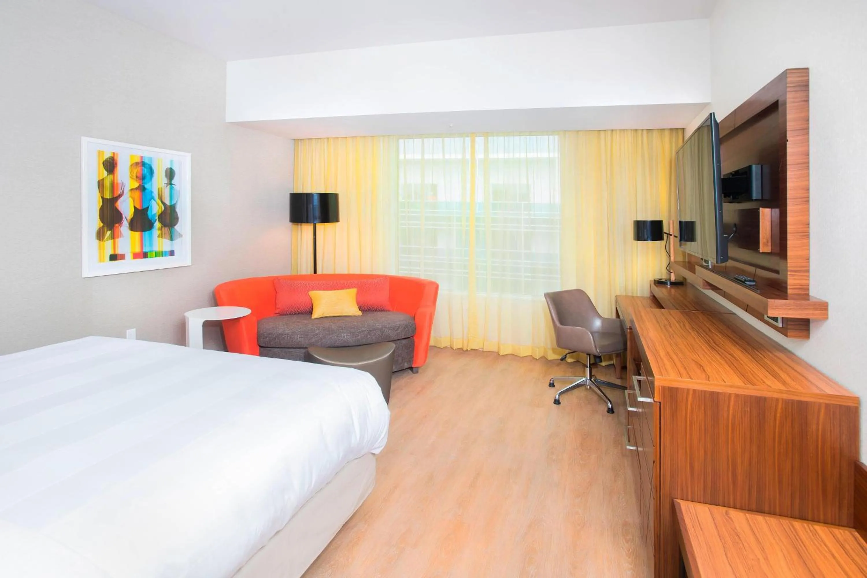 Photo of the whole room, Bed in Courtyard by Marriott Santa Monica
