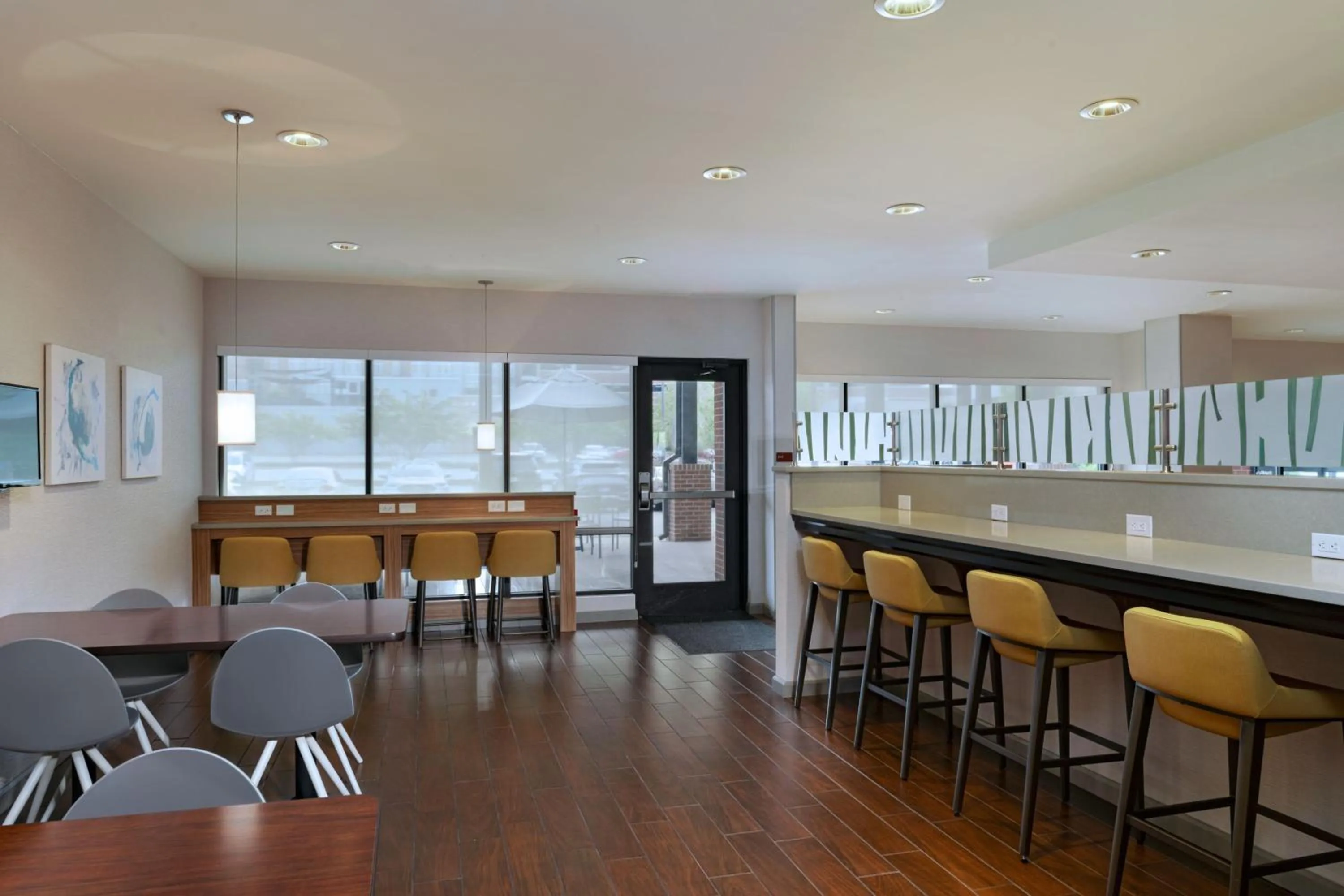 Breakfast in TownePlace Suites by Marriott Macon Mercer University