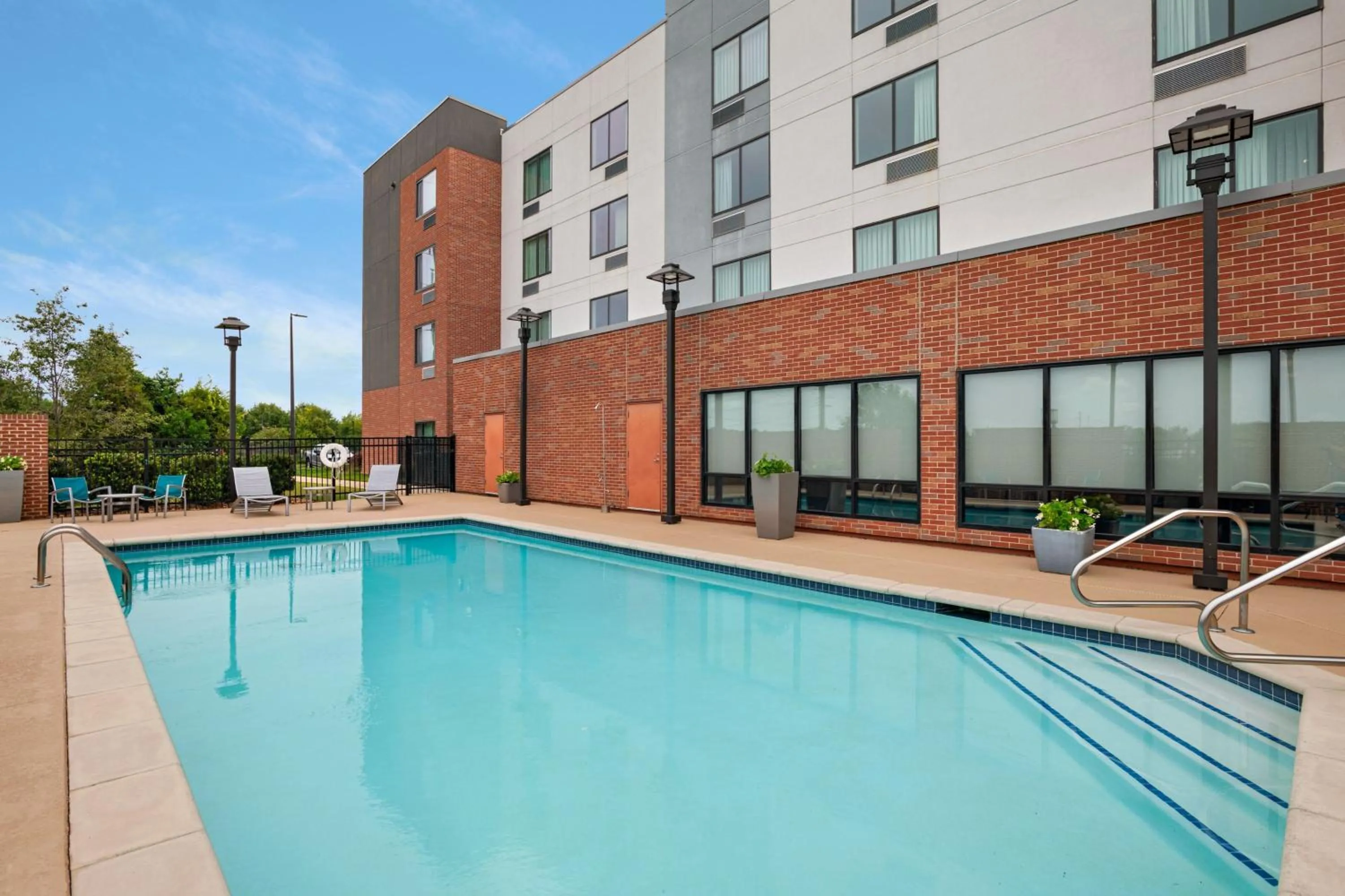 Swimming pool in TownePlace Suites by Marriott Macon Mercer University