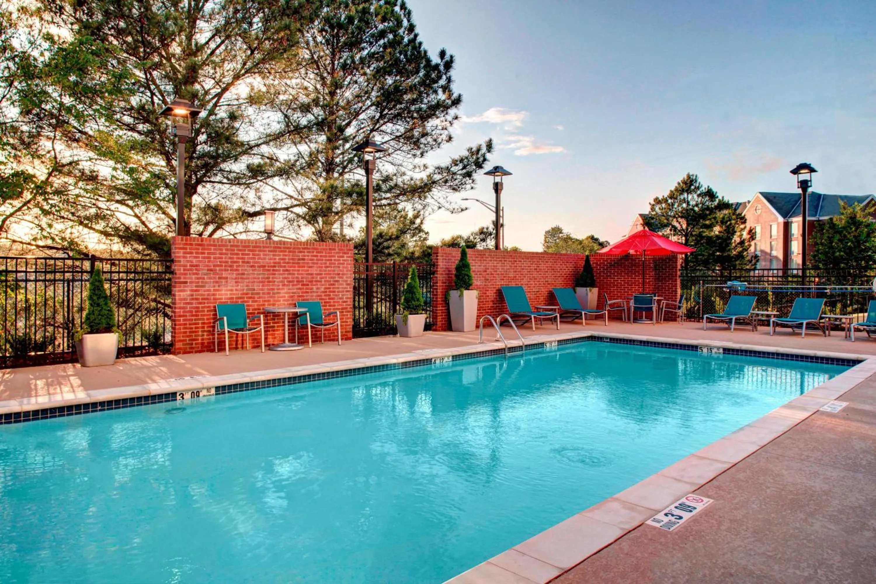 Swimming pool in TownePlace Suites by Marriott Macon Mercer University