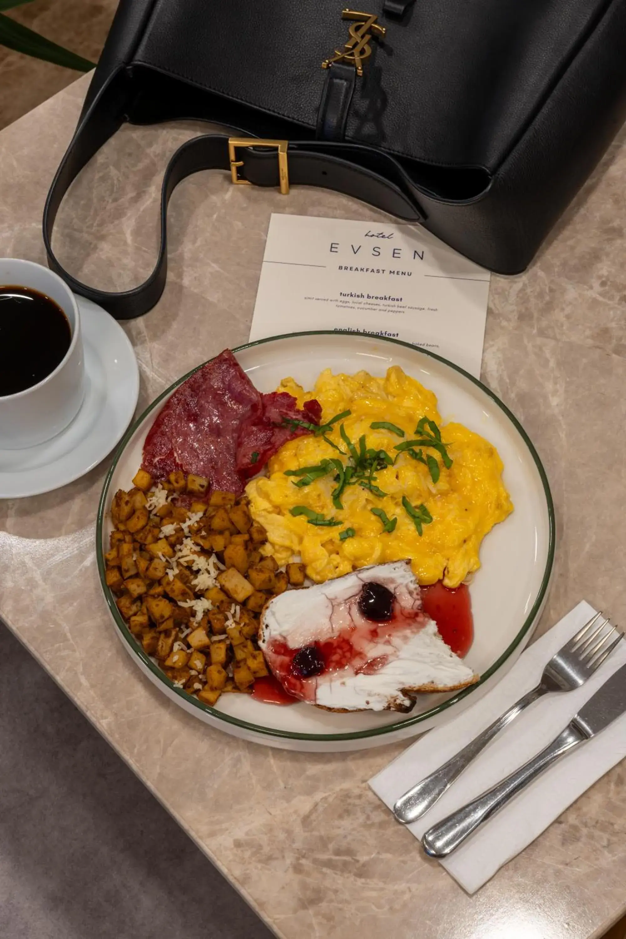 Restaurant/places to eat in Hotel Evsen Restaurant/places to eat in Hotel Evsen