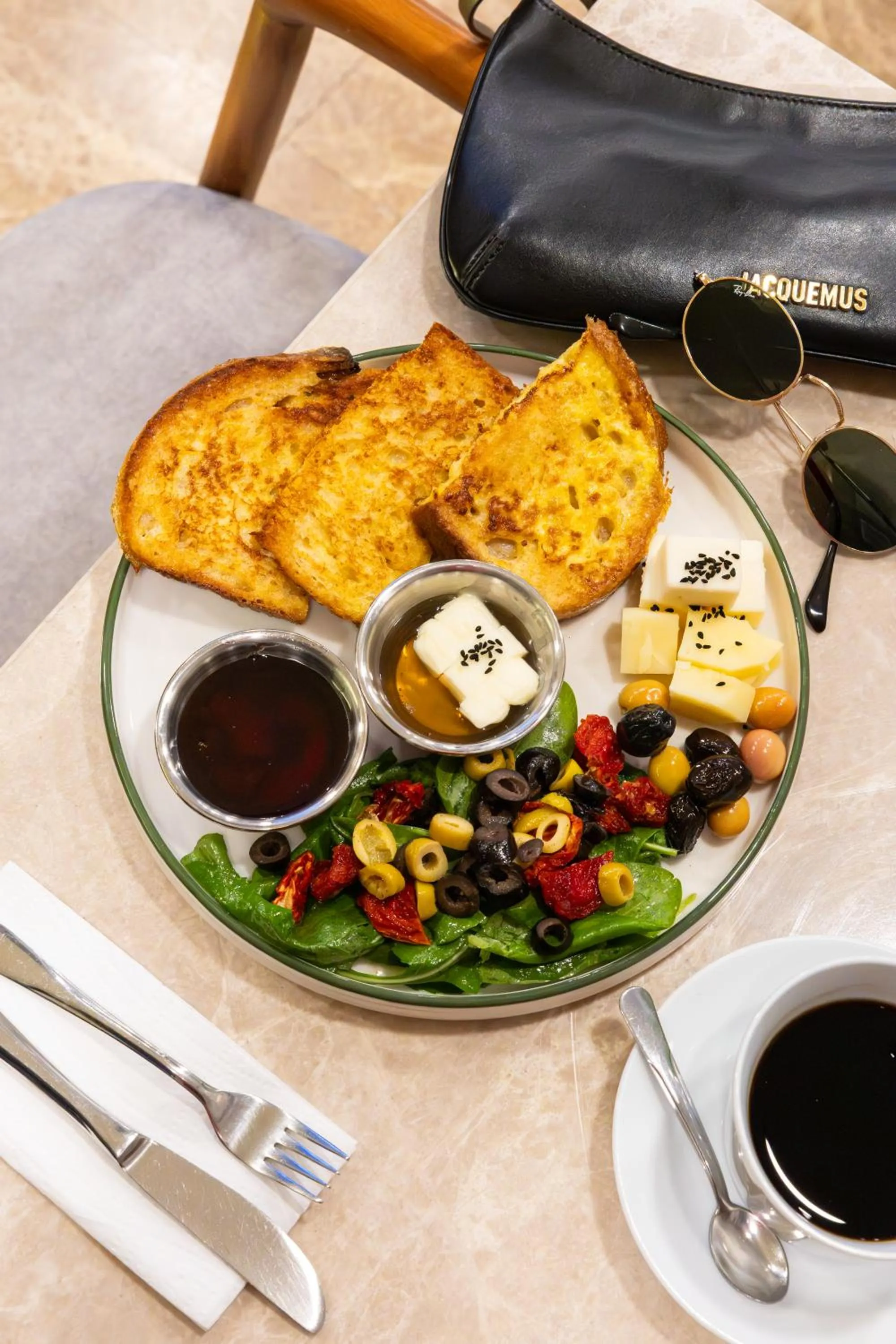 Restaurant/places to eat in Hotel Evsen