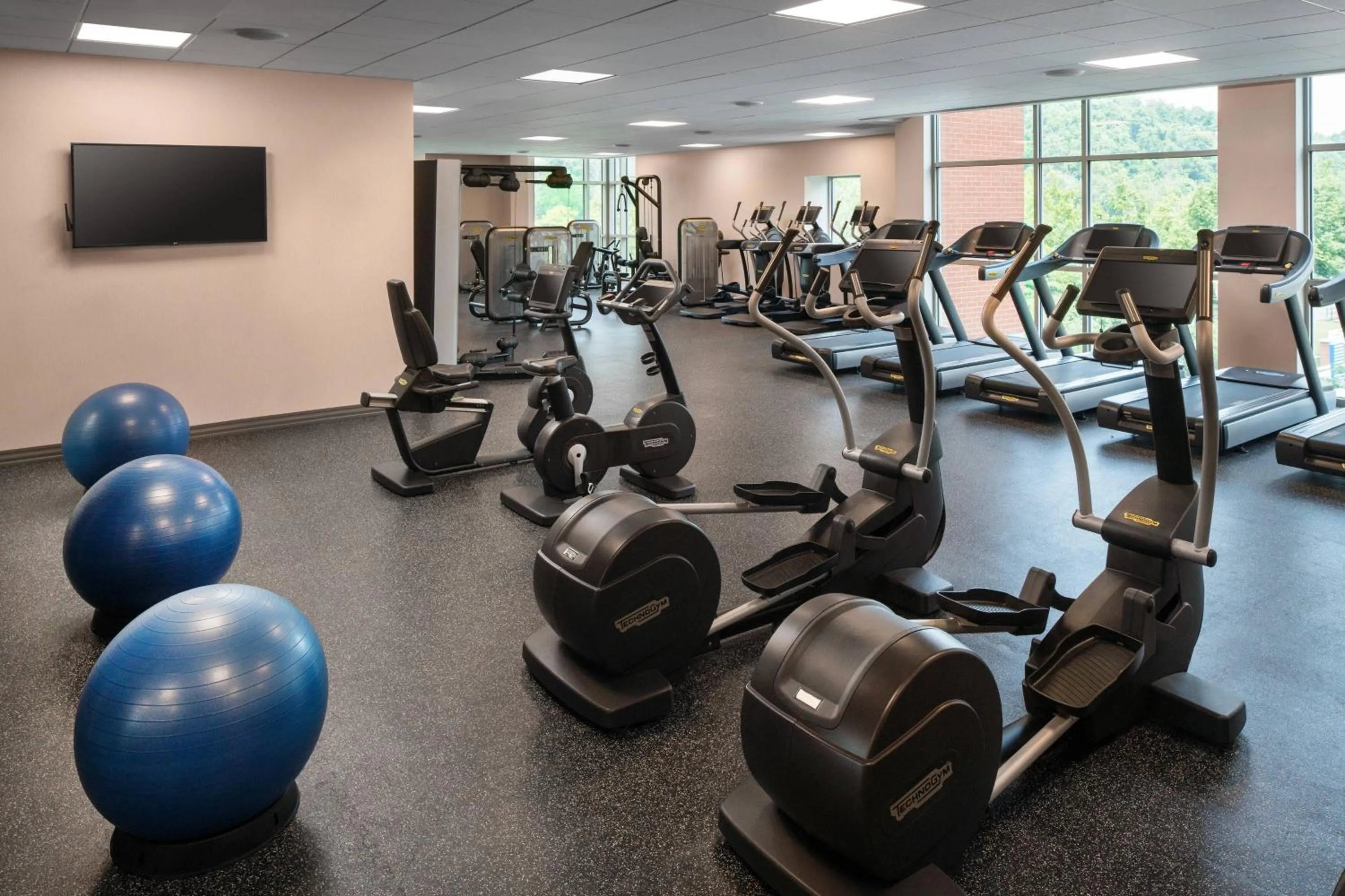 Fitness centre/facilities in Morgantown Marriott at Waterfront Place