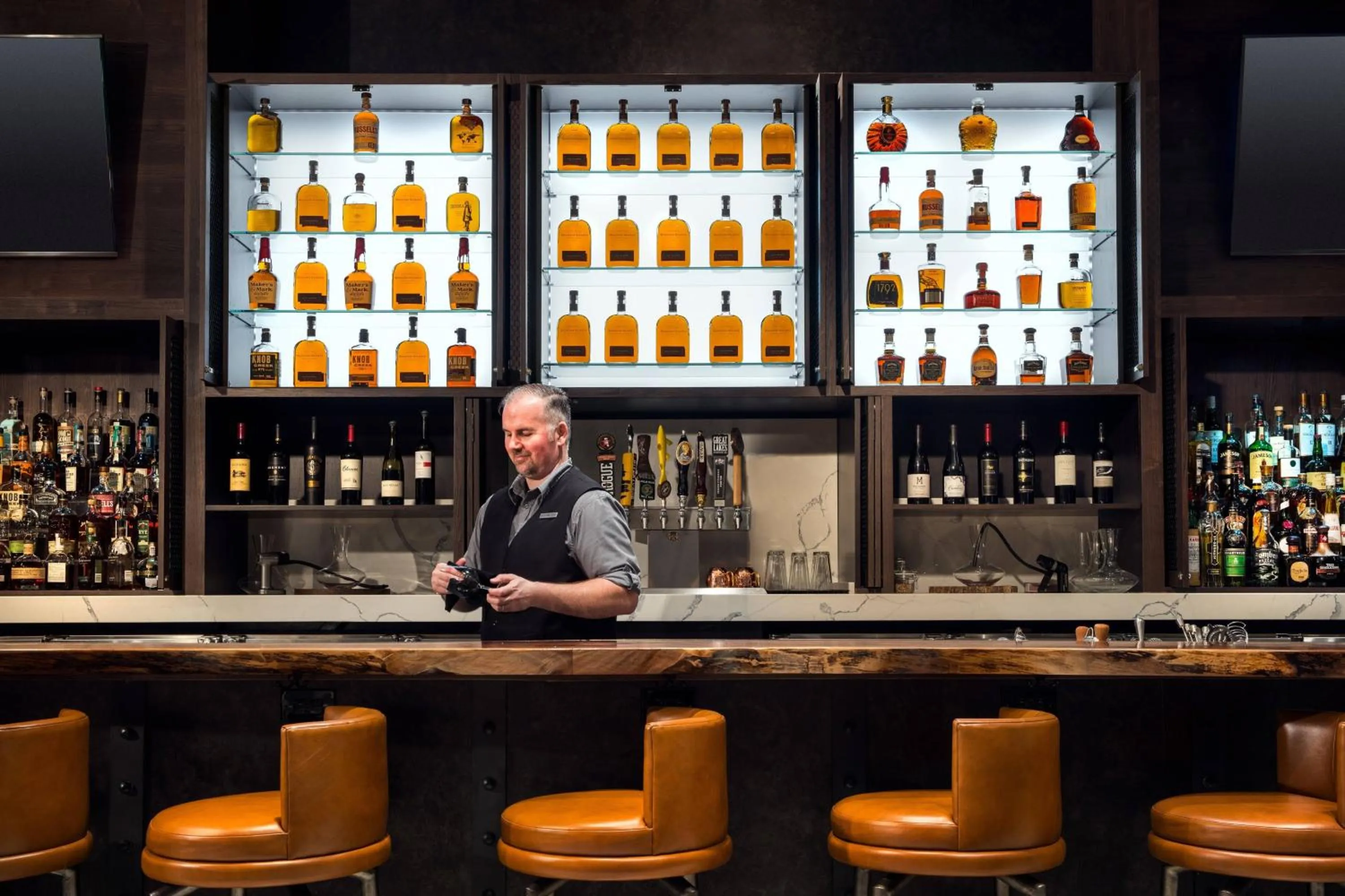 Lounge or bar in Morgantown Marriott at Waterfront Place