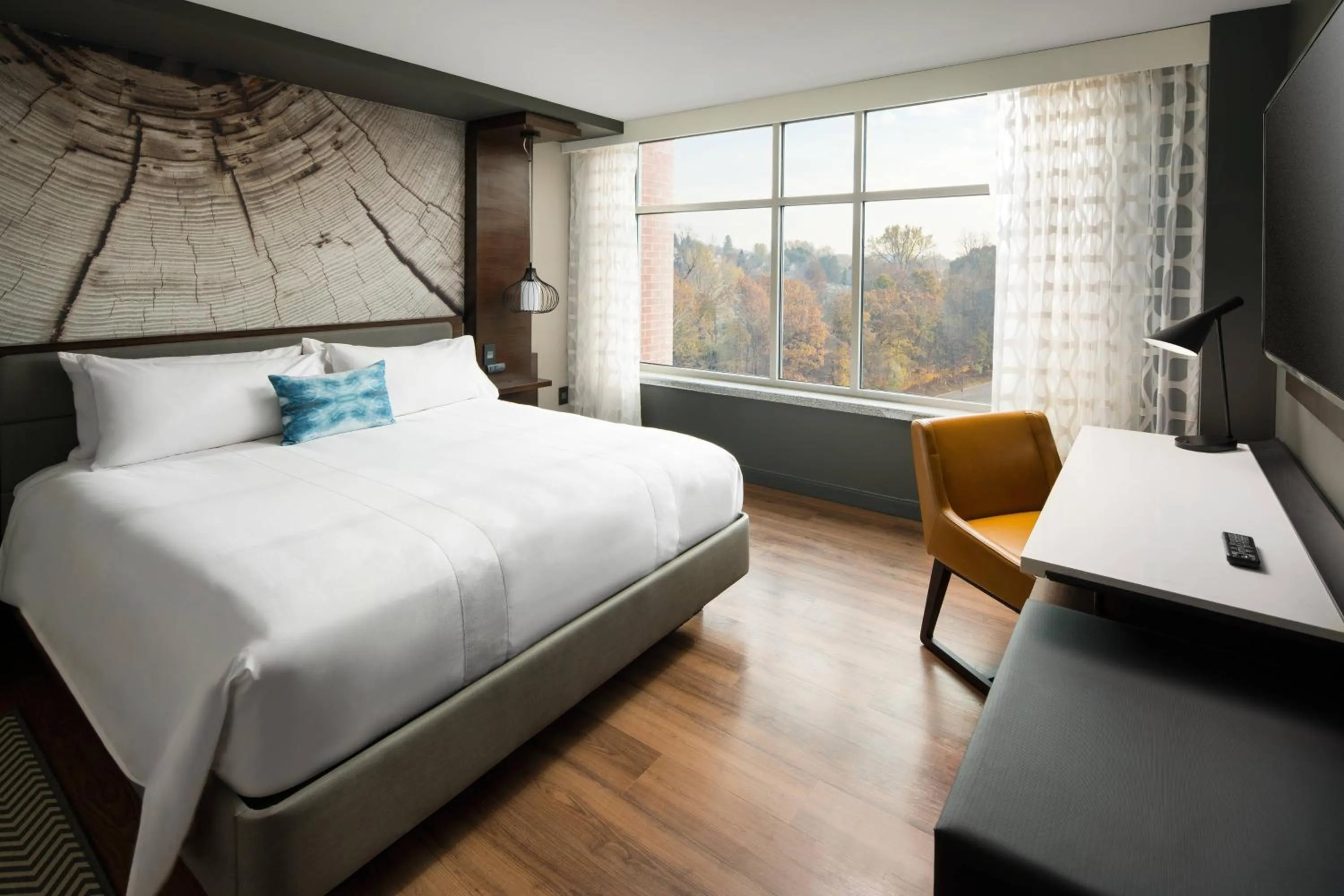 Photo of the whole room, Bed in Morgantown Marriott at Waterfront Place