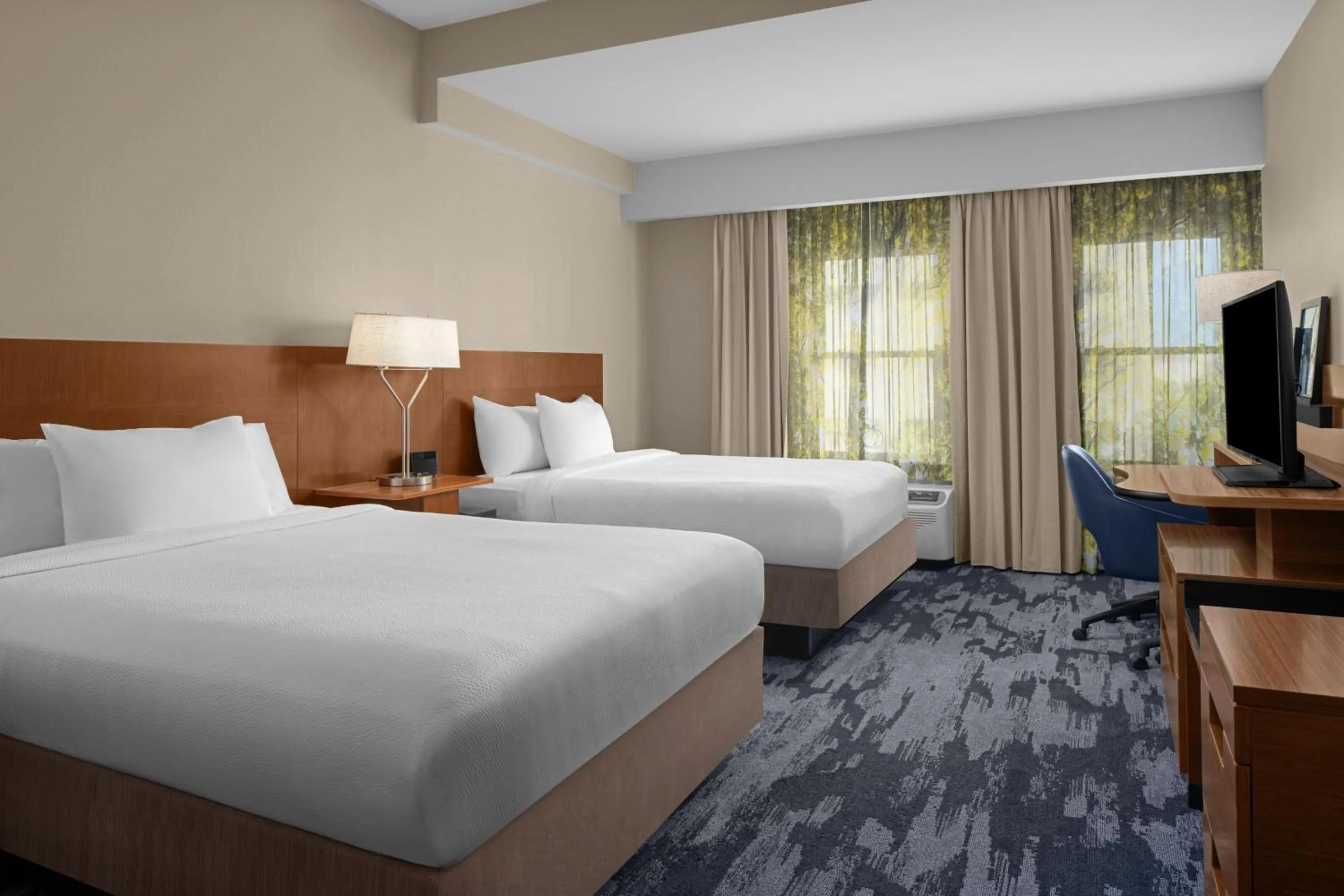 Photo of the whole room, Bed in Fairfield Inn & Suites by Marriott Savannah Downtown Historic District