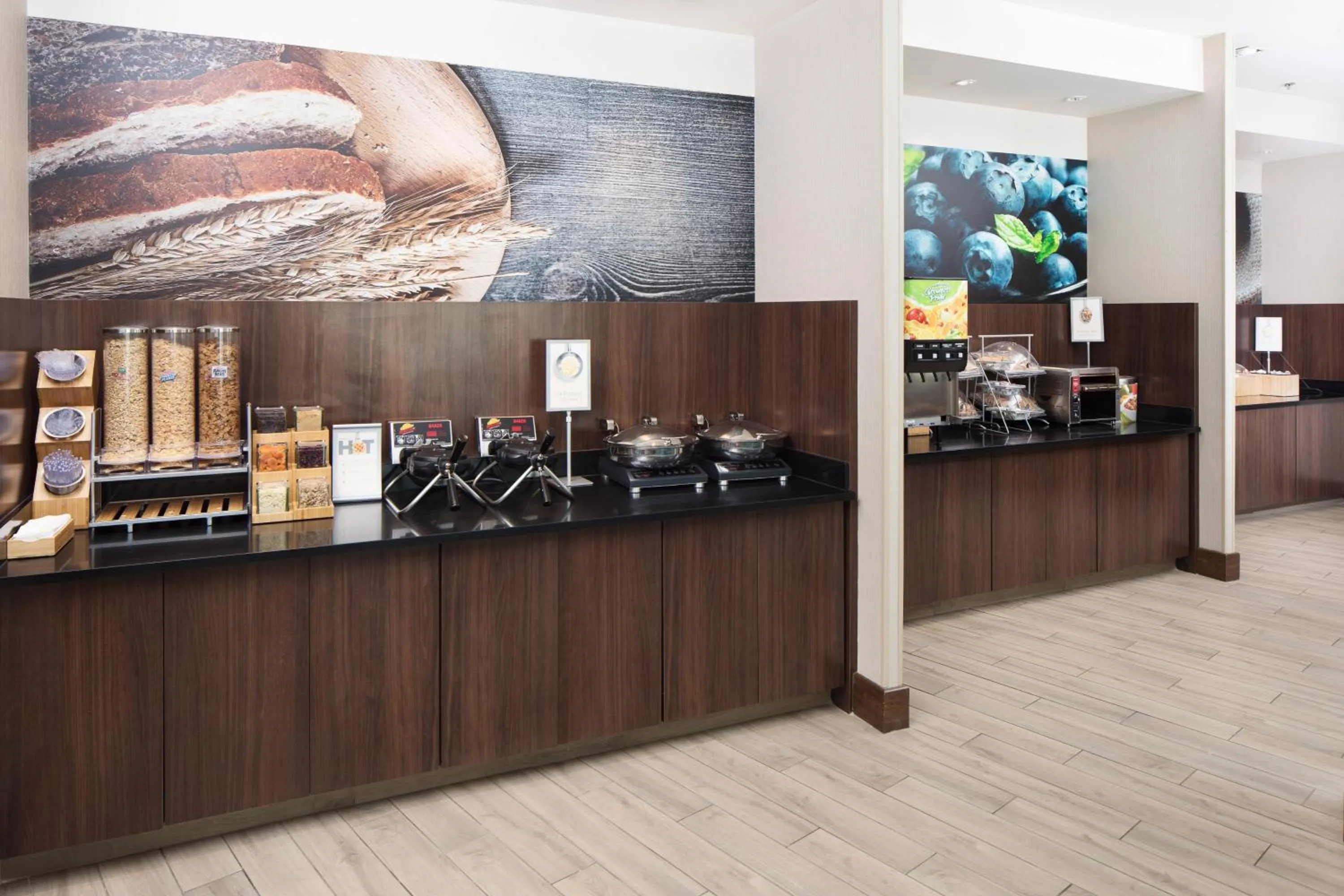 Breakfast in Fairfield Inn & Suites by Marriott Savannah Downtown Historic District