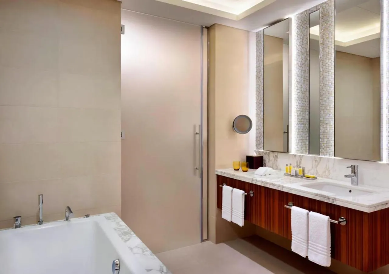 Bathroom, Bed in Marriott Hotel Downtown Abu Dhabi