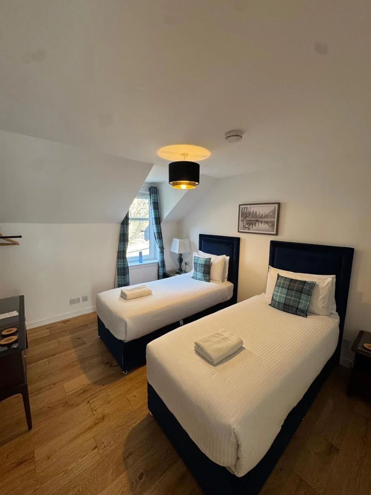 Twin Room with Private Bathroom in Crannach House bed and breakfast and self catering apartments